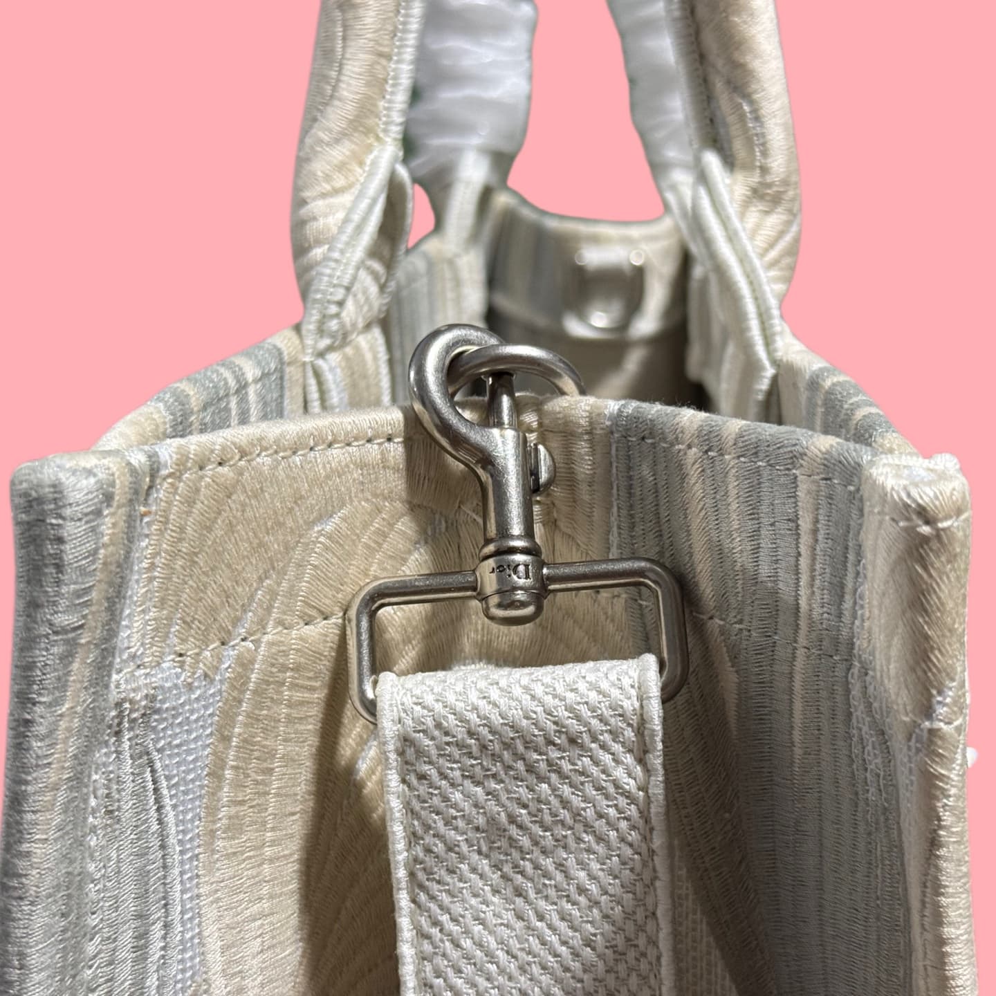 C1793 Details of Diore JWA’s new bags in the first season! The classic bags now have a modern touch. — image 5
