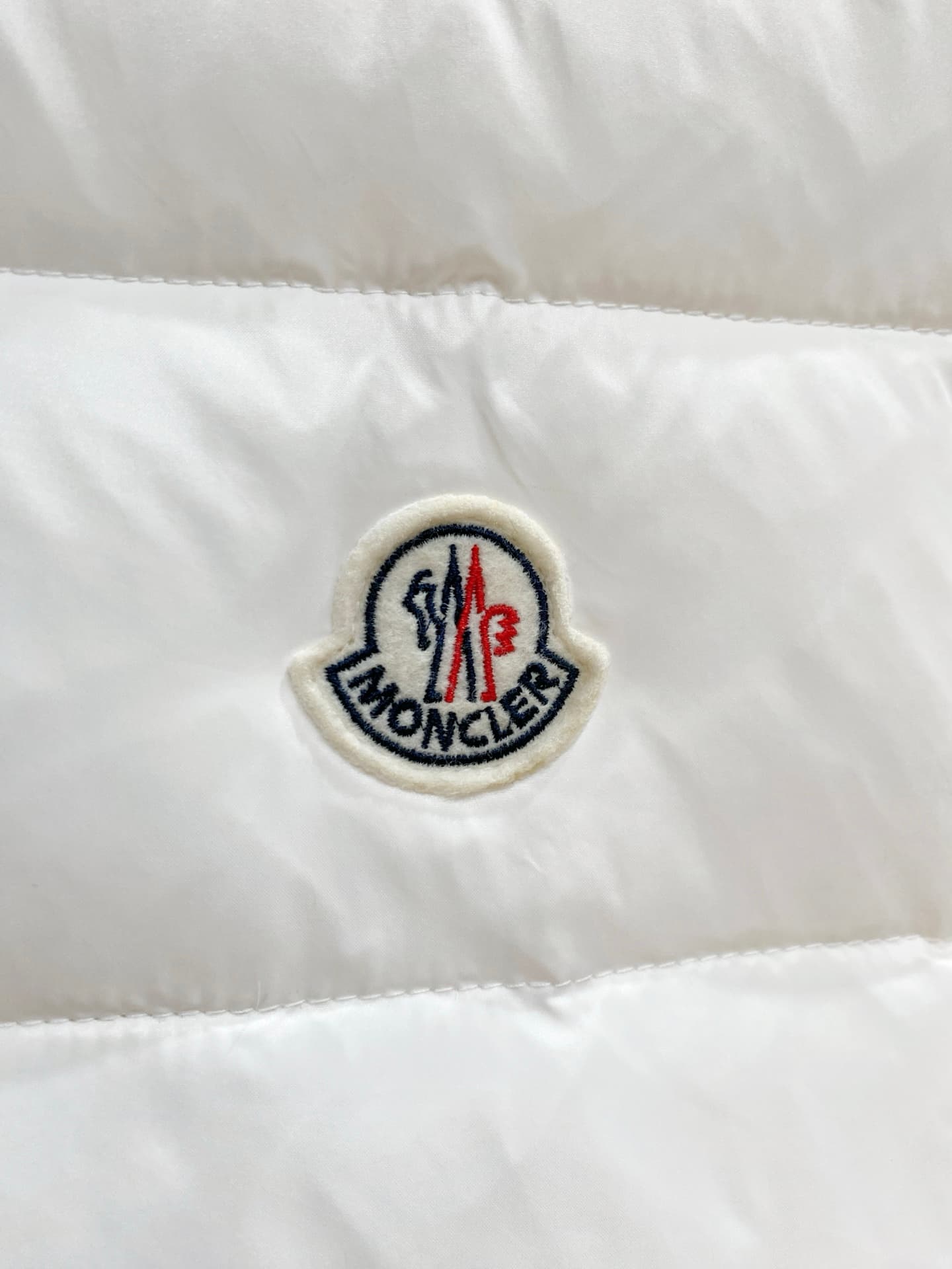 C11021 🔥 Moncler Citala collection – New model with sling straps and small upright quilted parka — image 4