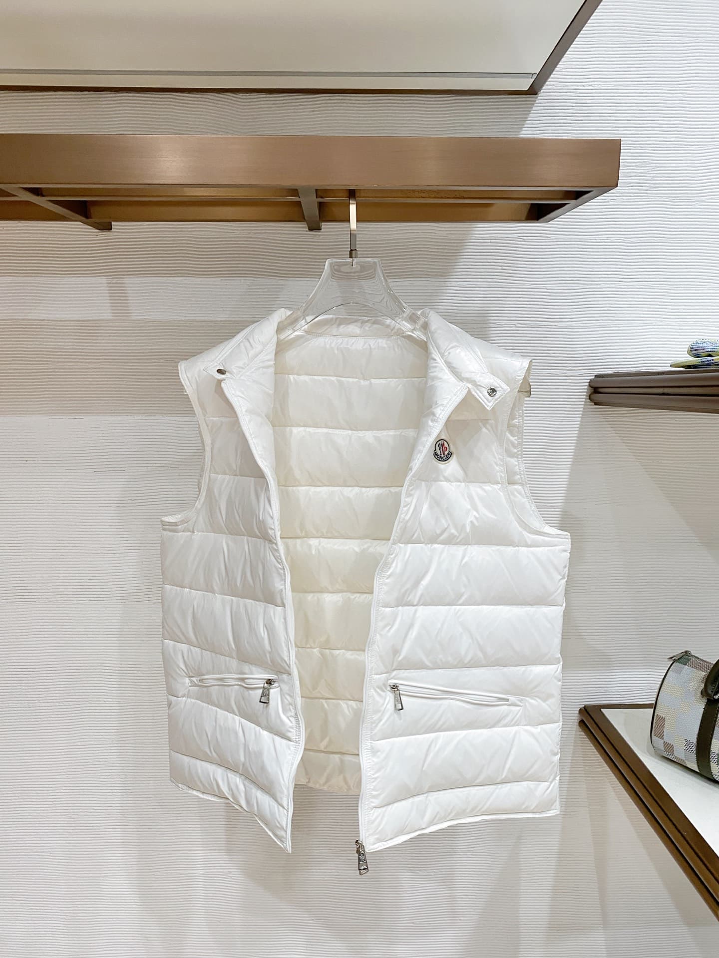 C11021 🔥 Moncler Citala collection – New model with sling straps and small upright quilted parka — image 5