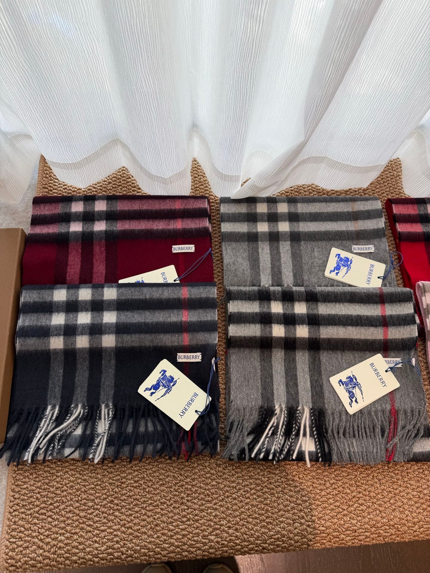 C30638 The latest version from the boutique store (with new labels and blue lines). This is a top-rated product from Burberry’s classic cashmere pattern scarf series‼️ It’s in its best condition at the boutique store—currently, all items there have been u — image 2