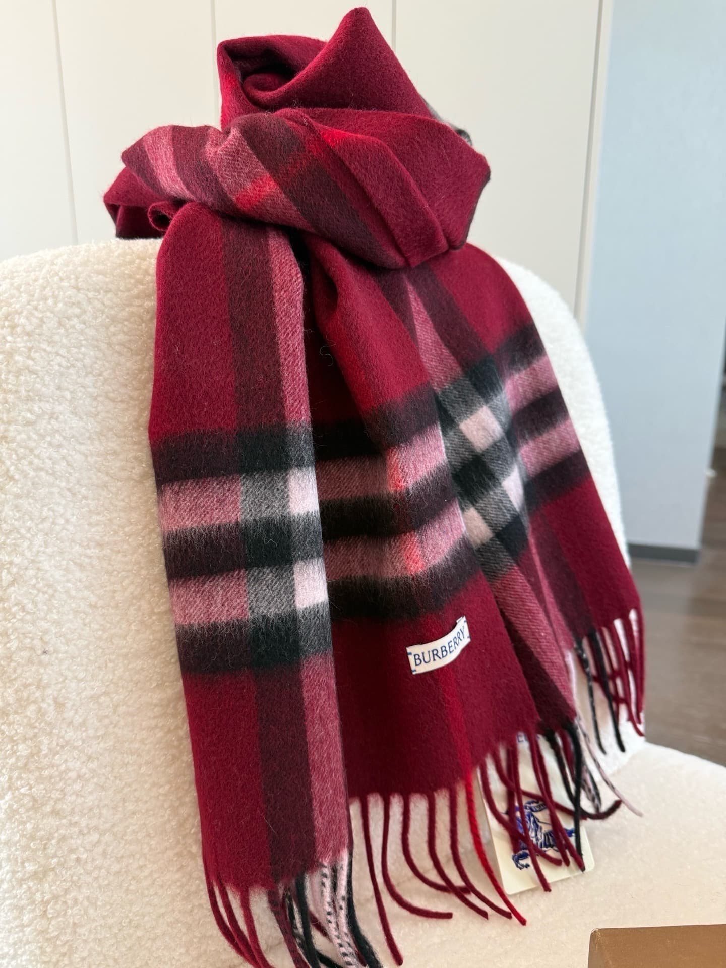 C30643 The latest version from the specialty store (new label with blue lines). This is a top-rated Burberry cashmere patchwork scarf‼️ It’s in its best condition at the specialty store—they have replaced the labels with new ones now👍 It’s truly classic a — image 7