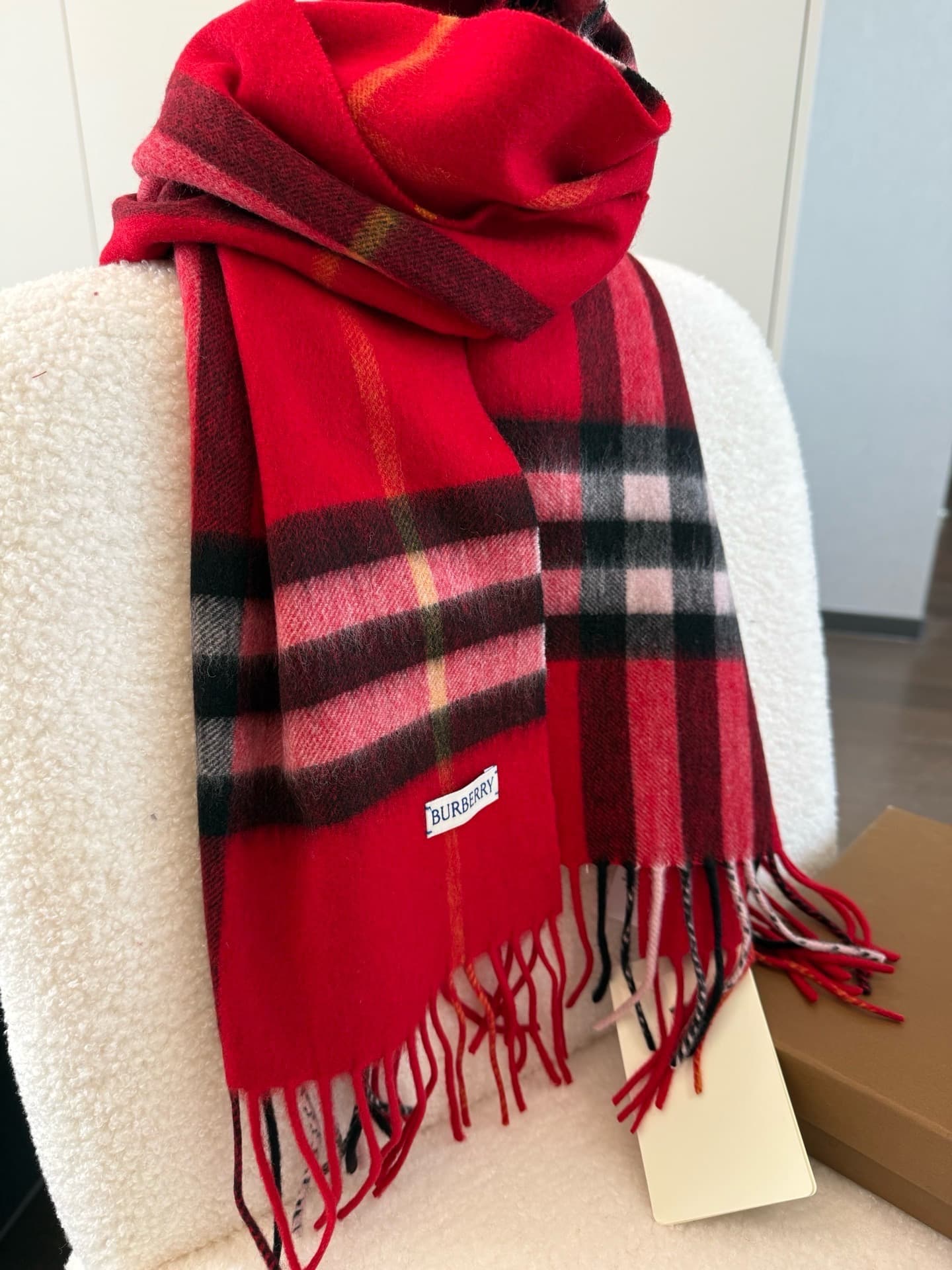 C30642 The latest version from the specialty store (new label with blue lines). This is a must-have item with excellent reputation – Burberry’s classic cashmere tartan scarf‼️ It’s in its best condition, and the store has replaced all products with new la — image 7