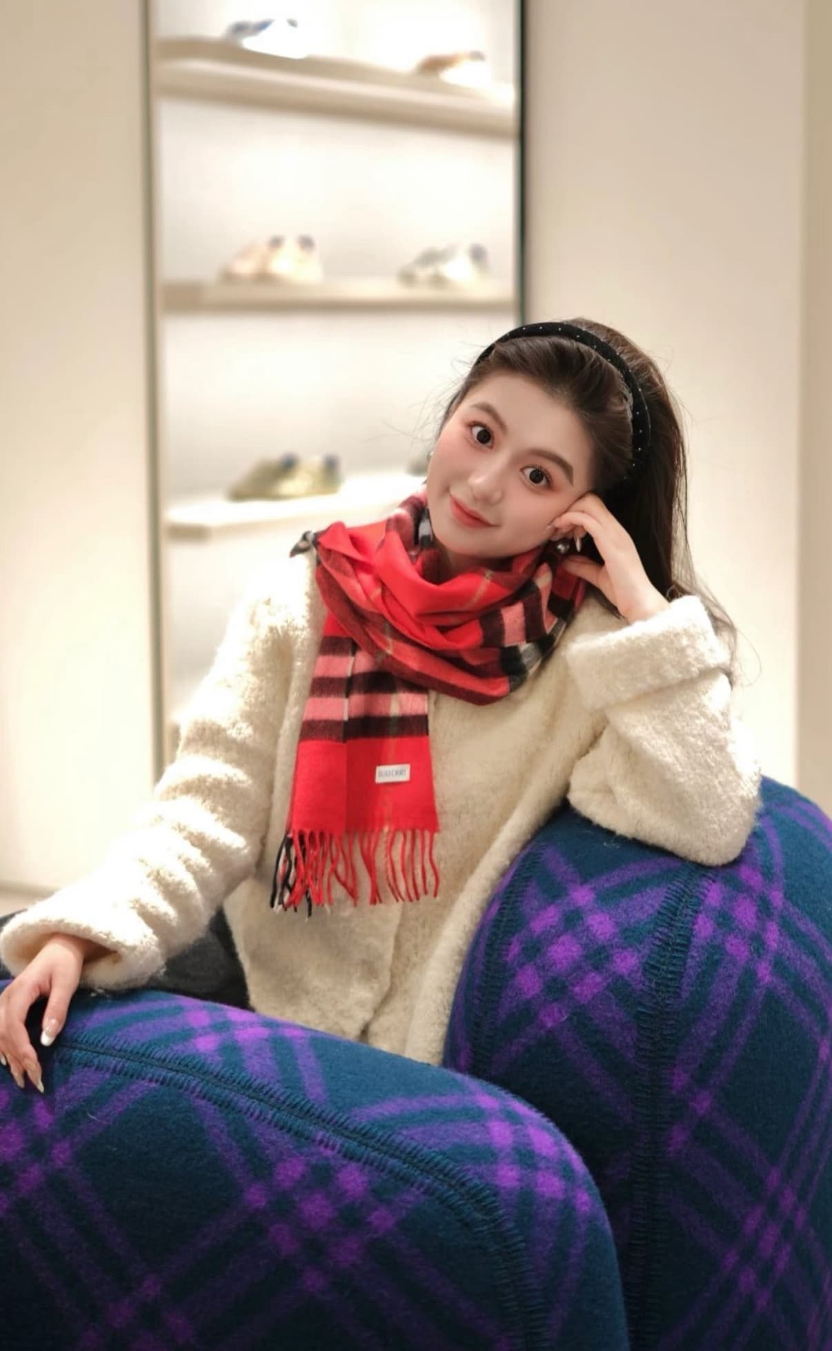 C30642 The latest version from the specialty store (new label with blue lines). This is a must-have item with excellent reputation – Burberry’s classic cashmere tartan scarf‼️ It’s in its best condition, and the store has replaced all products with new la — image 2