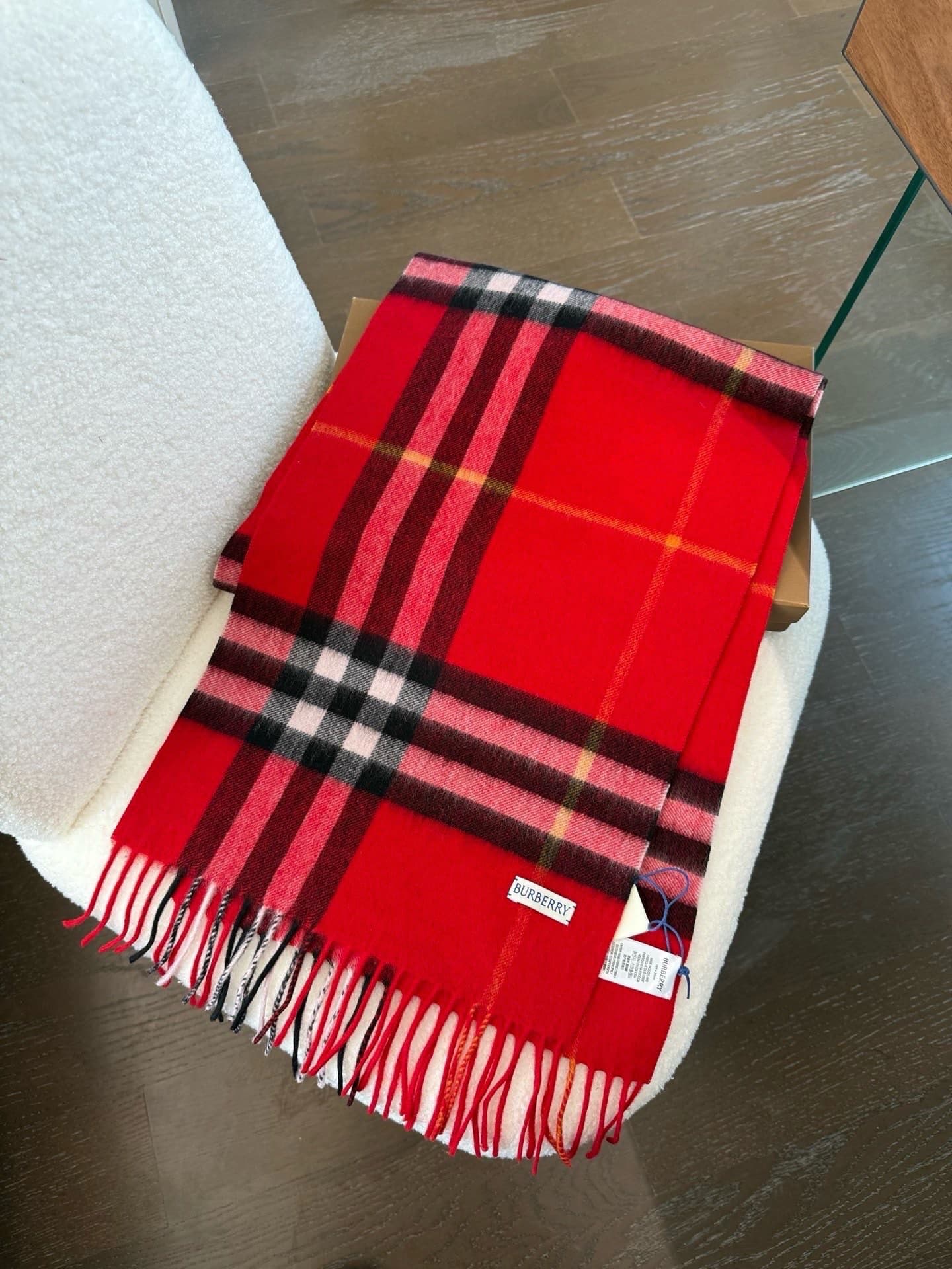C30642 The latest version from the specialty store (new label with blue lines). This is a must-have item with excellent reputation – Burberry’s classic cashmere tartan scarf‼️ It’s in its best condition, and the store has replaced all products with new la — image 5