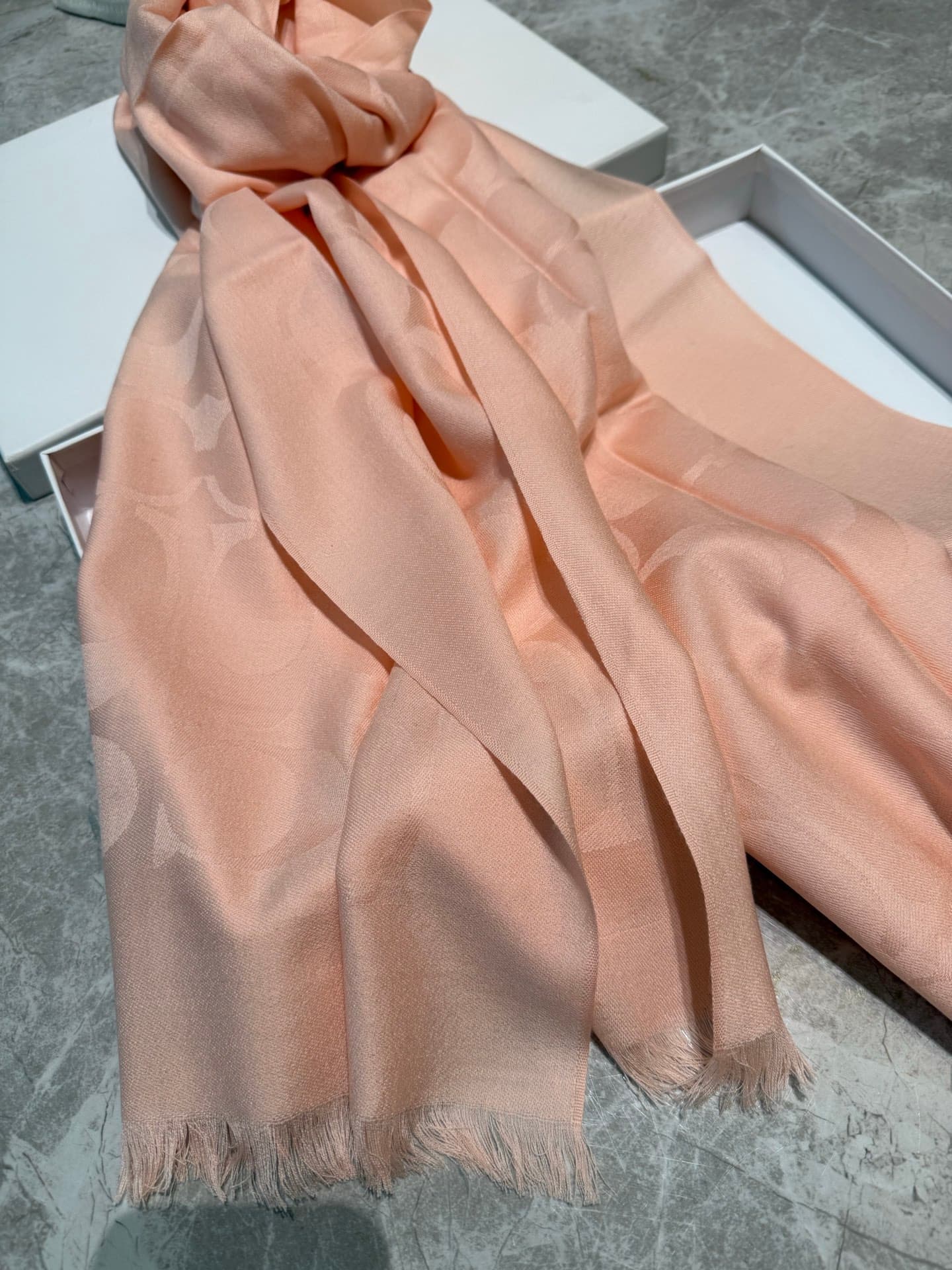 C30637 💰 Classic coach scarves/large shawls. Every color is beautiful! Extremely comfortable, elegant and luxurious in style; medium thickness, can be used as a shawl. When the office is too cold, these scarves are really practical – they’re both beautifu — image 7