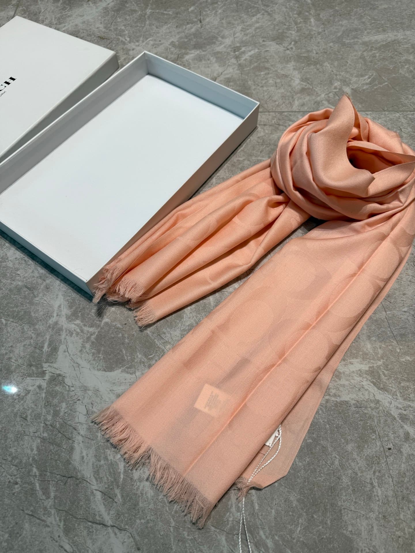 C30637 💰 Classic coach scarves/large shawls. Every color is beautiful! Extremely comfortable, elegant and luxurious in style; medium thickness, can be used as a shawl. When the office is too cold, these scarves are really practical – they’re both beautifu — image 6