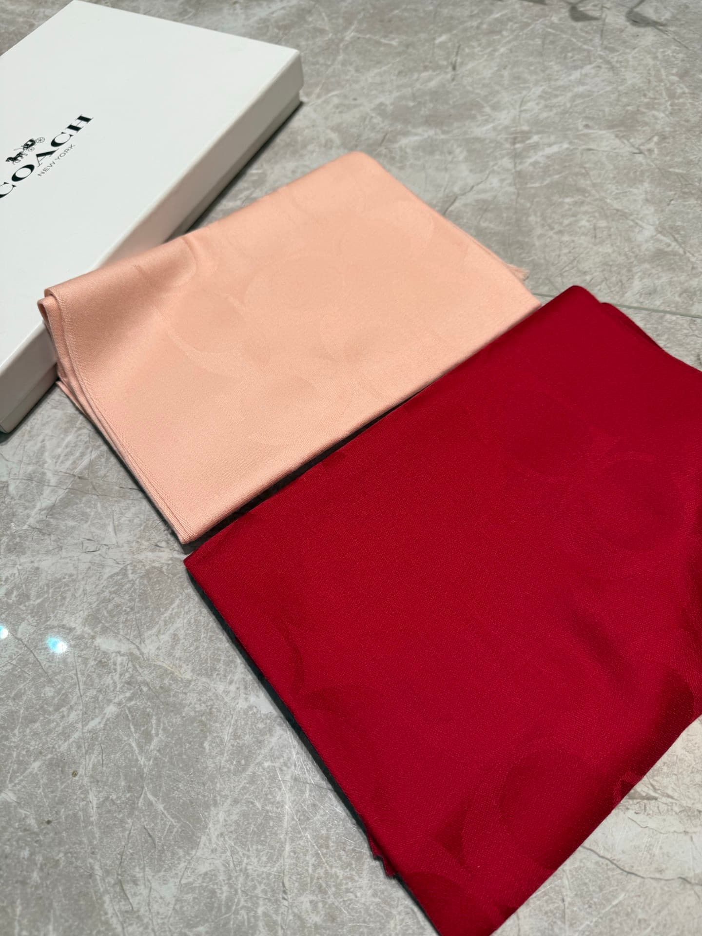 C30637 💰 Classic coach scarves/large shawls. Every color is beautiful! Extremely comfortable, elegant and luxurious in style; medium thickness, can be used as a shawl. When the office is too cold, these scarves are really practical – they’re both beautifu — image 2