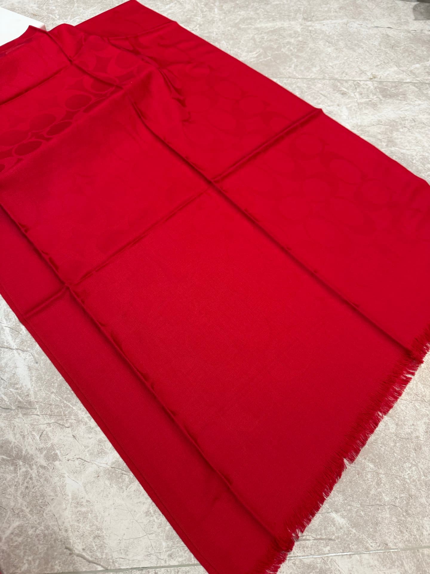 C30636 💰 Classic coach scarves/large shawls. Every color is beautiful! Extremely comfortable, elegant and luxurious in style; medium thickness, can be used as a shawl. When the office is too cold, these scarves are very practical – they’re both stylish an — image 5