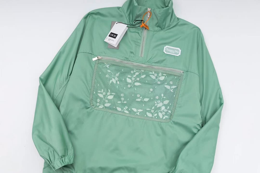 C10338 Dio CD Dijia 23 Spring/Summer new-style hoodie jacket 🔥 This jacket is made from waterproof blue satin fabric, paired with contrasting mesh fabric and zipper pockets. There are embroidered squares on the chest, along with thin gauze strips from Chr — image 5