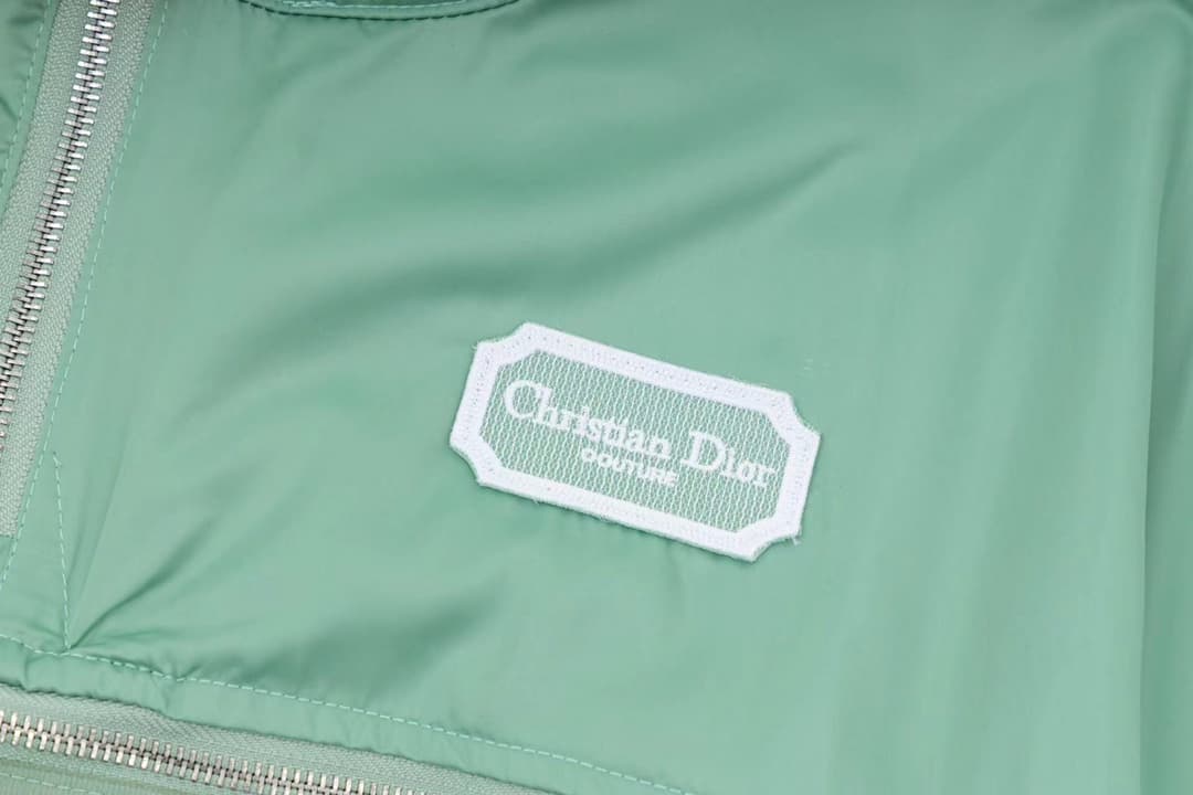 C10338 Dio CD Dijia 23 Spring/Summer new-style hoodie jacket 🔥 This jacket is made from waterproof blue satin fabric, paired with contrasting mesh fabric and zipper pockets. There are embroidered squares on the chest, along with thin gauze strips from Chr — image 7