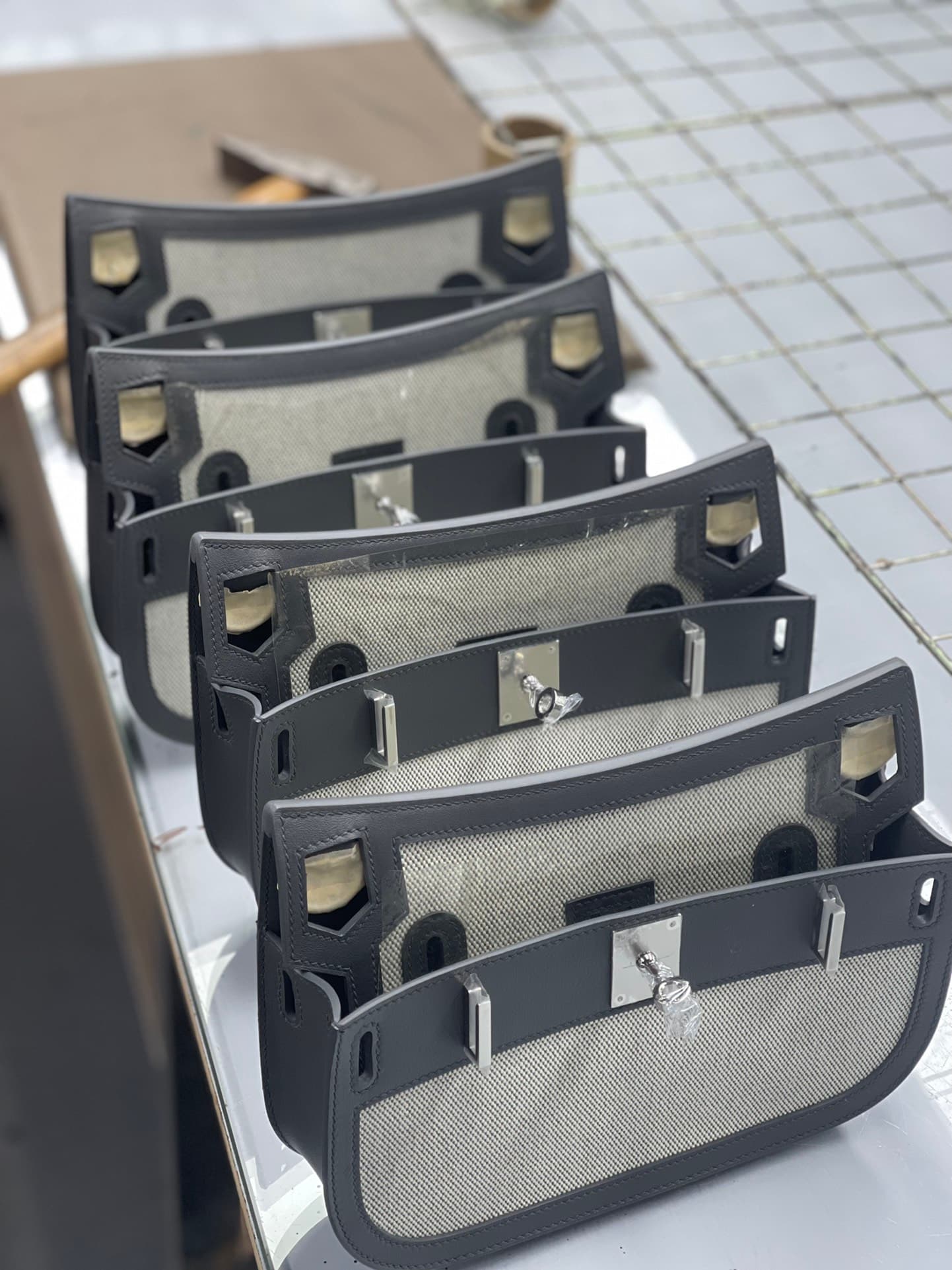 C4861 A bag, a craftsman, dozens of hours of focused work to achieve perfection; the unique mark of the craftsman is carried with it, allowing for easy restoration in the future. Hermès’ handcrafting does not rely on machines; it relies on the precision o — image 2