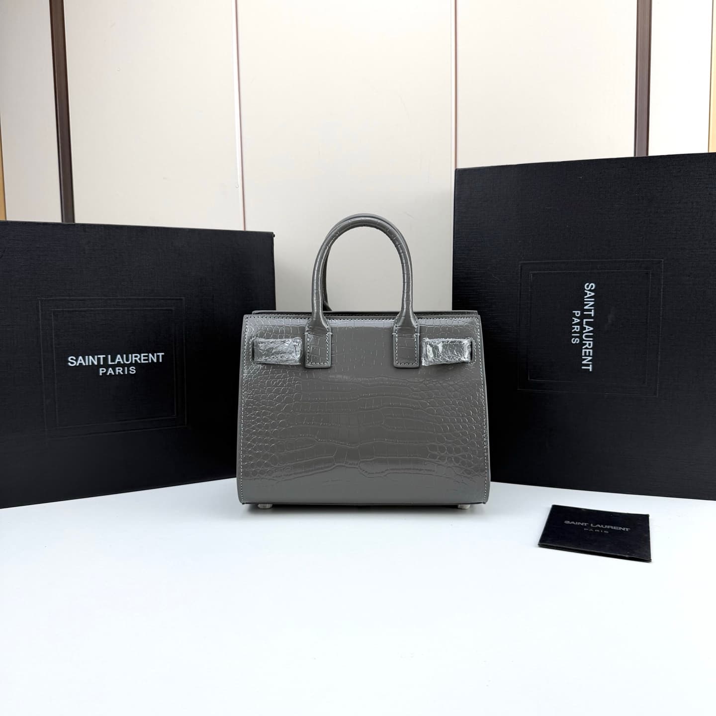 C8542 Iconic SAC DE JOUR handbag style. — image 3