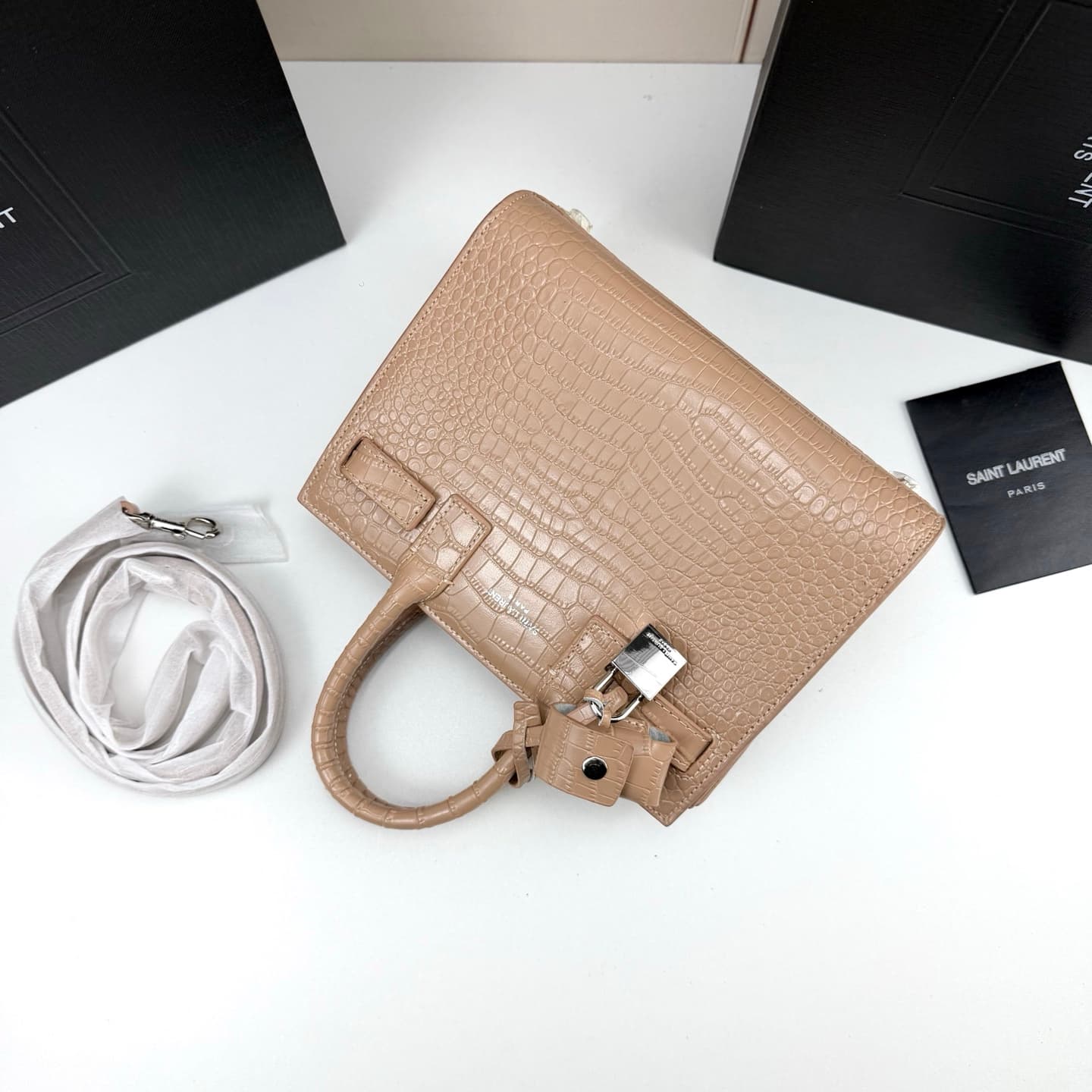C8541 Iconic SAC DE JOUR handbag style. — image 6