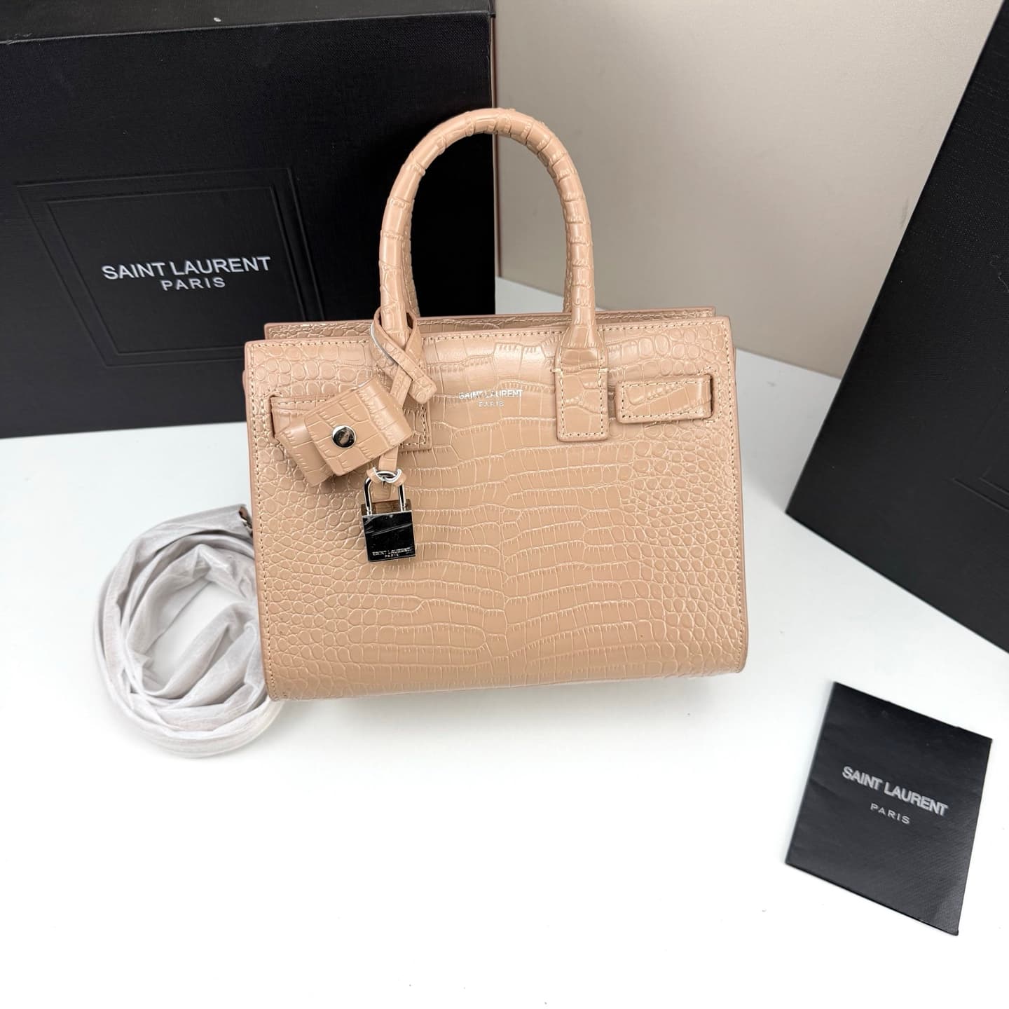 C8541 Iconic SAC DE JOUR handbag style. — image 4