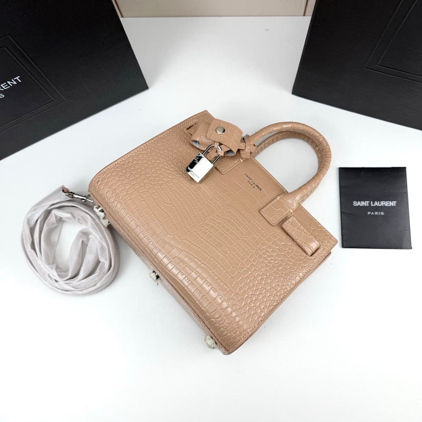 C8541 Iconic SAC DE JOUR handbag style. — image 5