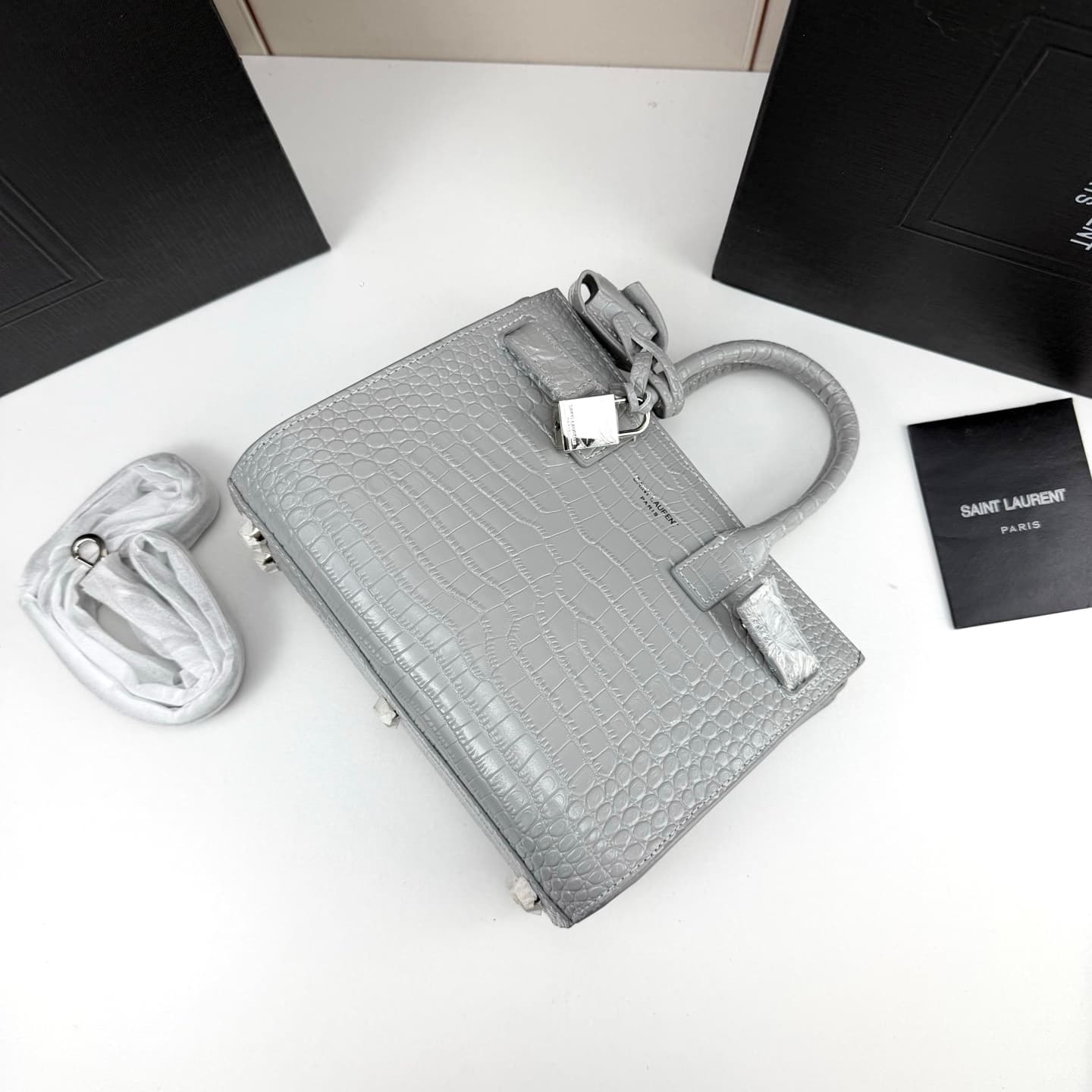 C8540 Iconic SAC DE JOUR handbag style. — image 5