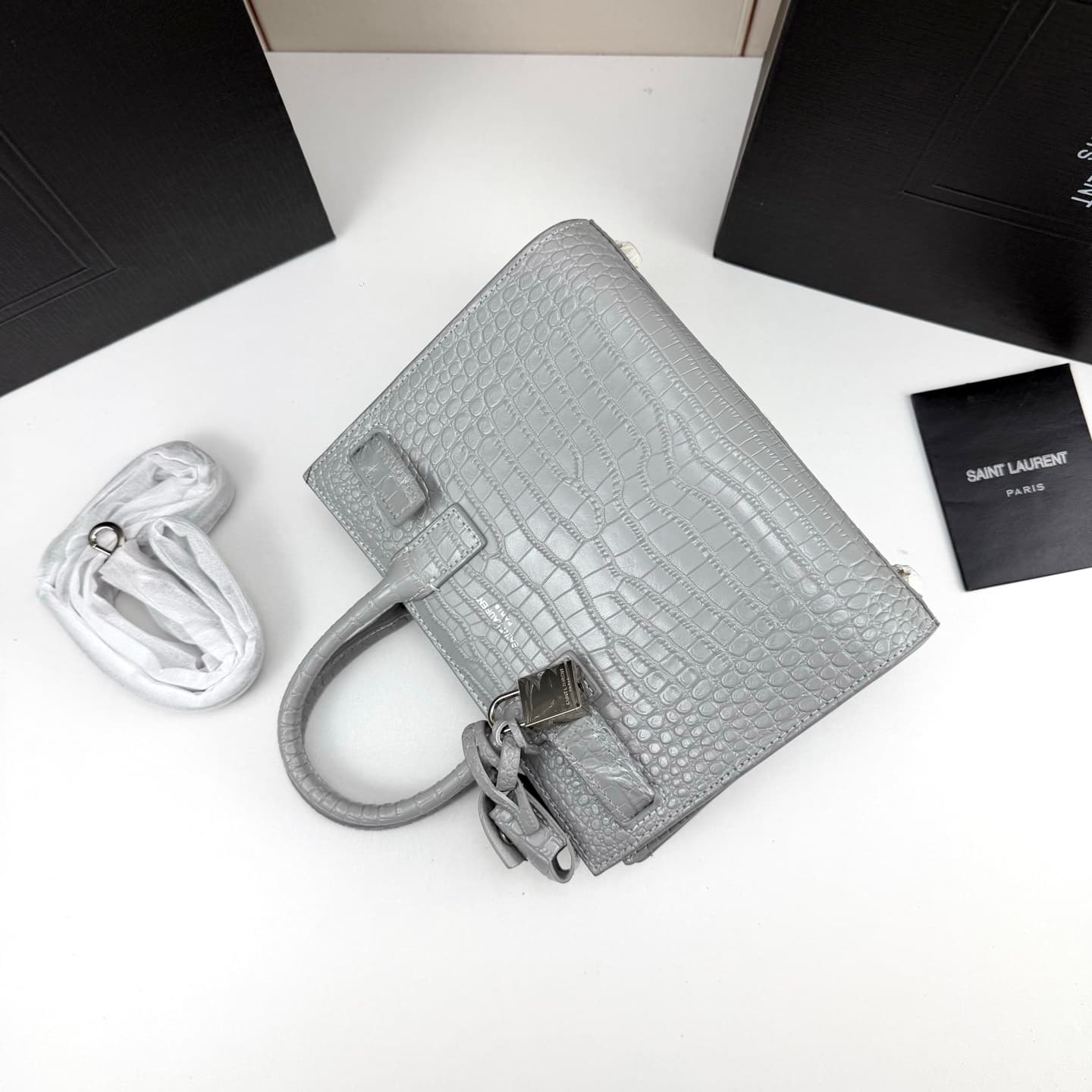 C8540 Iconic SAC DE JOUR handbag style. — image 6