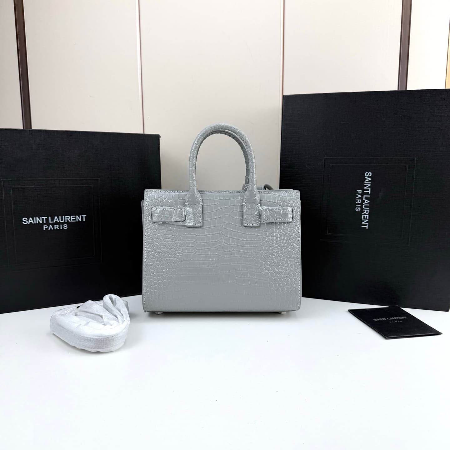 C8540 Iconic SAC DE JOUR handbag style. — image 3