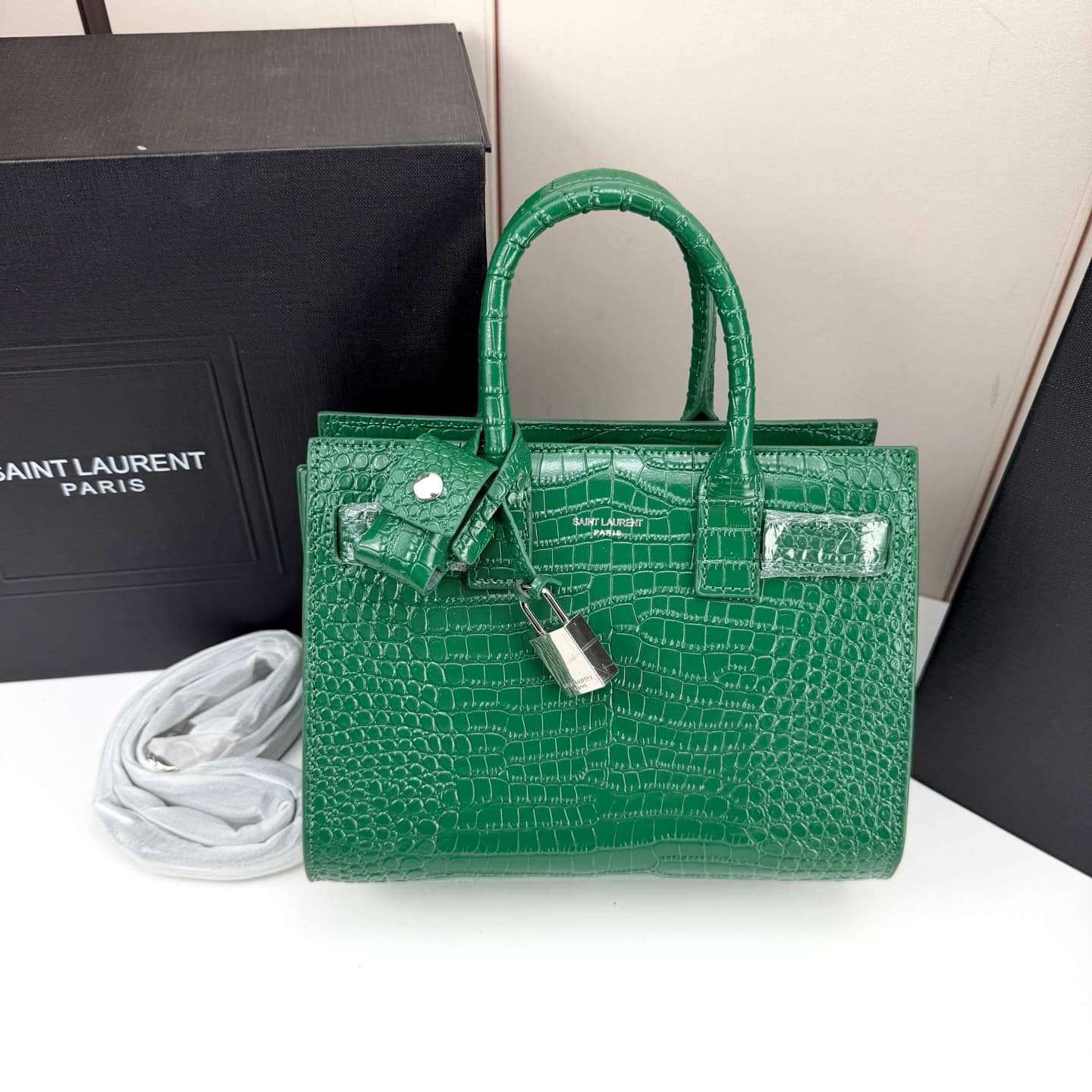 C8539 Iconic SAC DE JOUR handbag style. — image 4