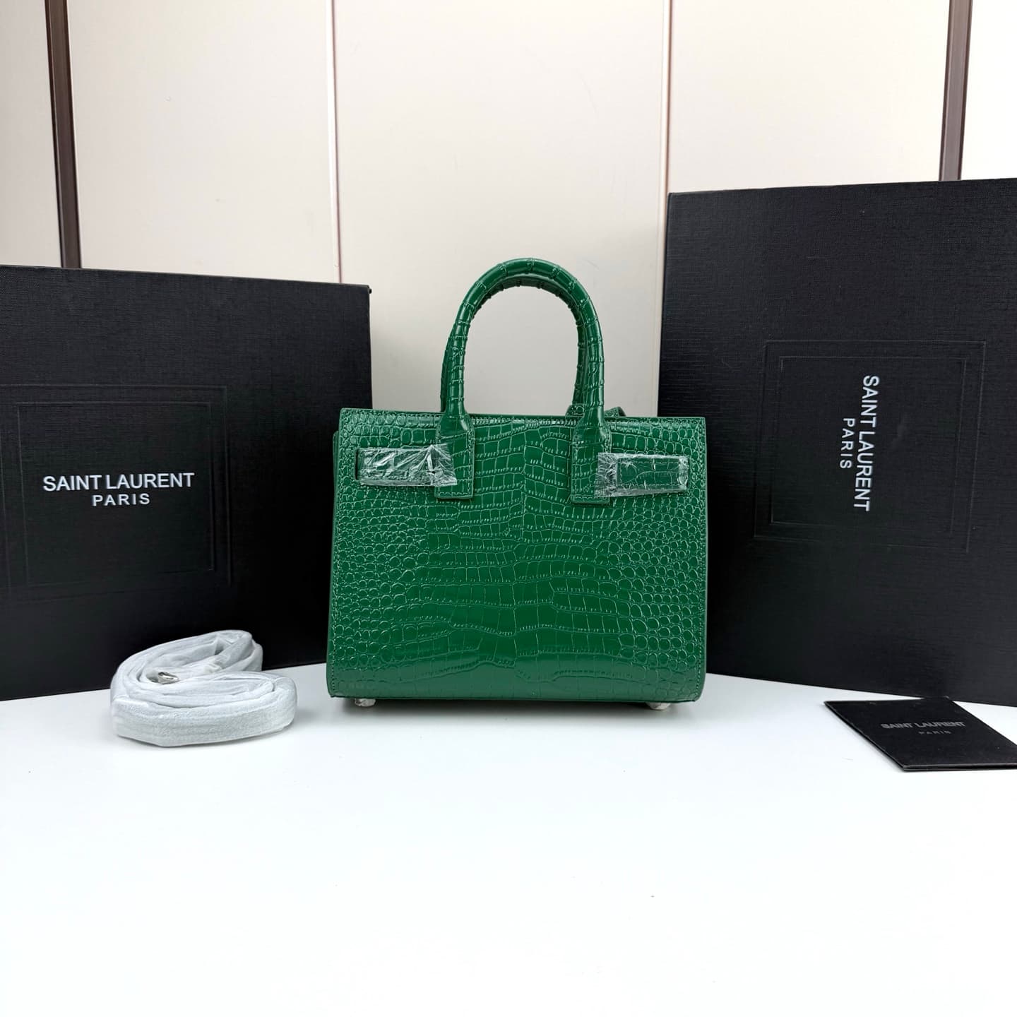 C8539 Iconic SAC DE JOUR handbag style. — image 3
