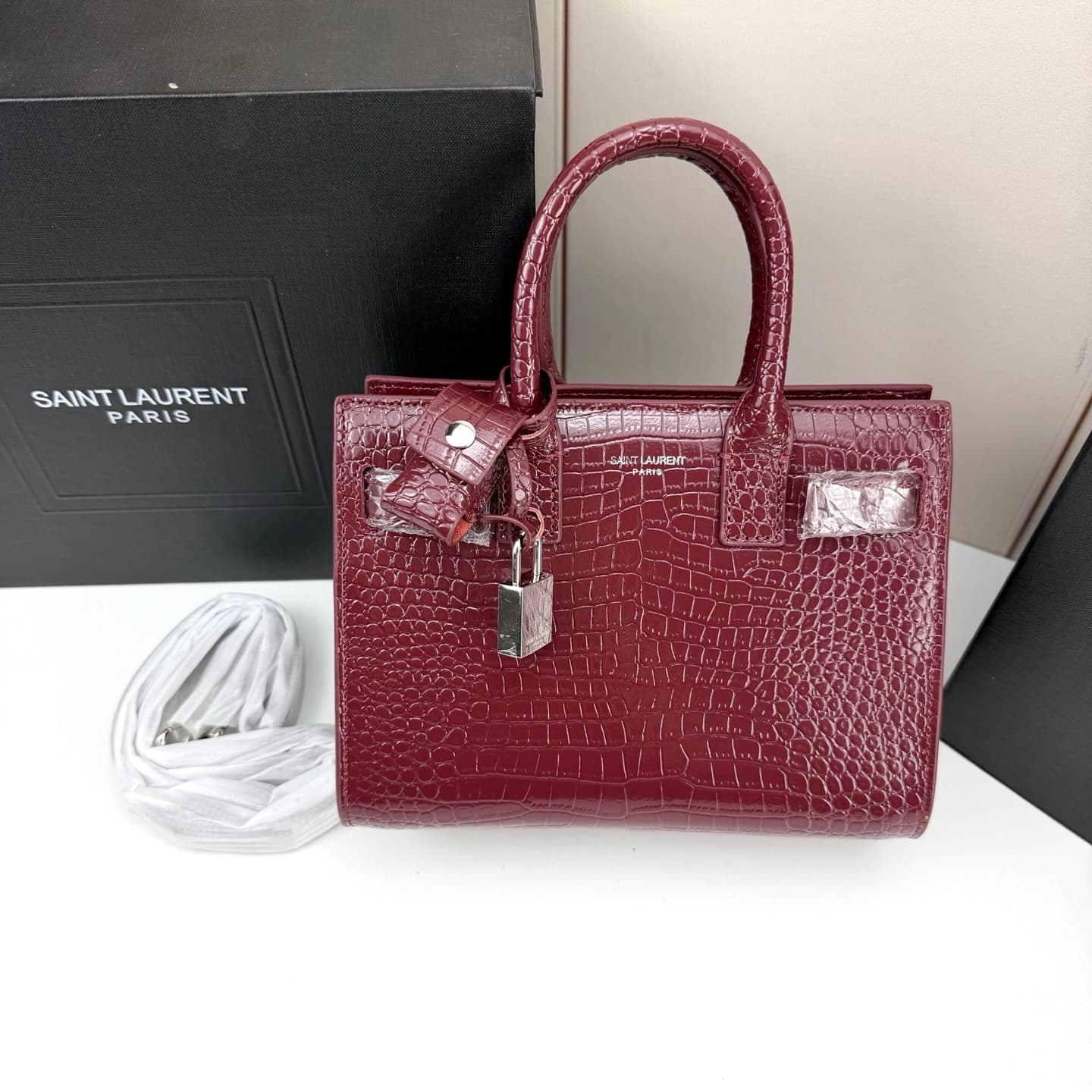 C8538 Iconic SAC DE JOUR handbag style. — image 4
