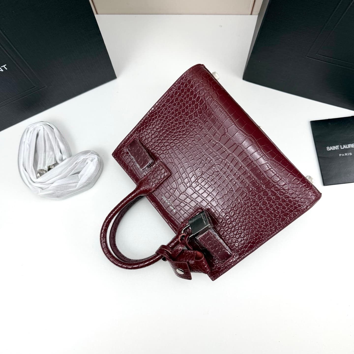 C8538 Iconic SAC DE JOUR handbag style. — image 6