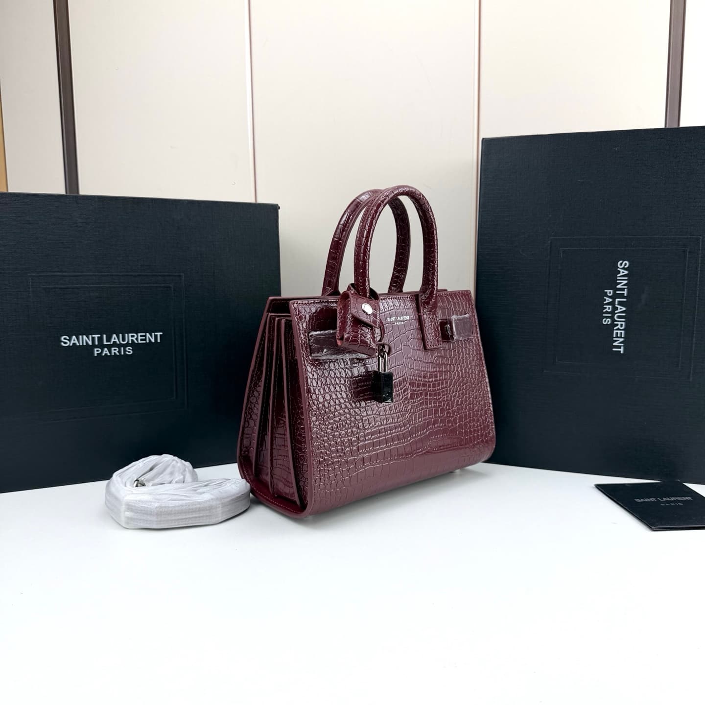 C8538 Iconic SAC DE JOUR handbag style. — image 2