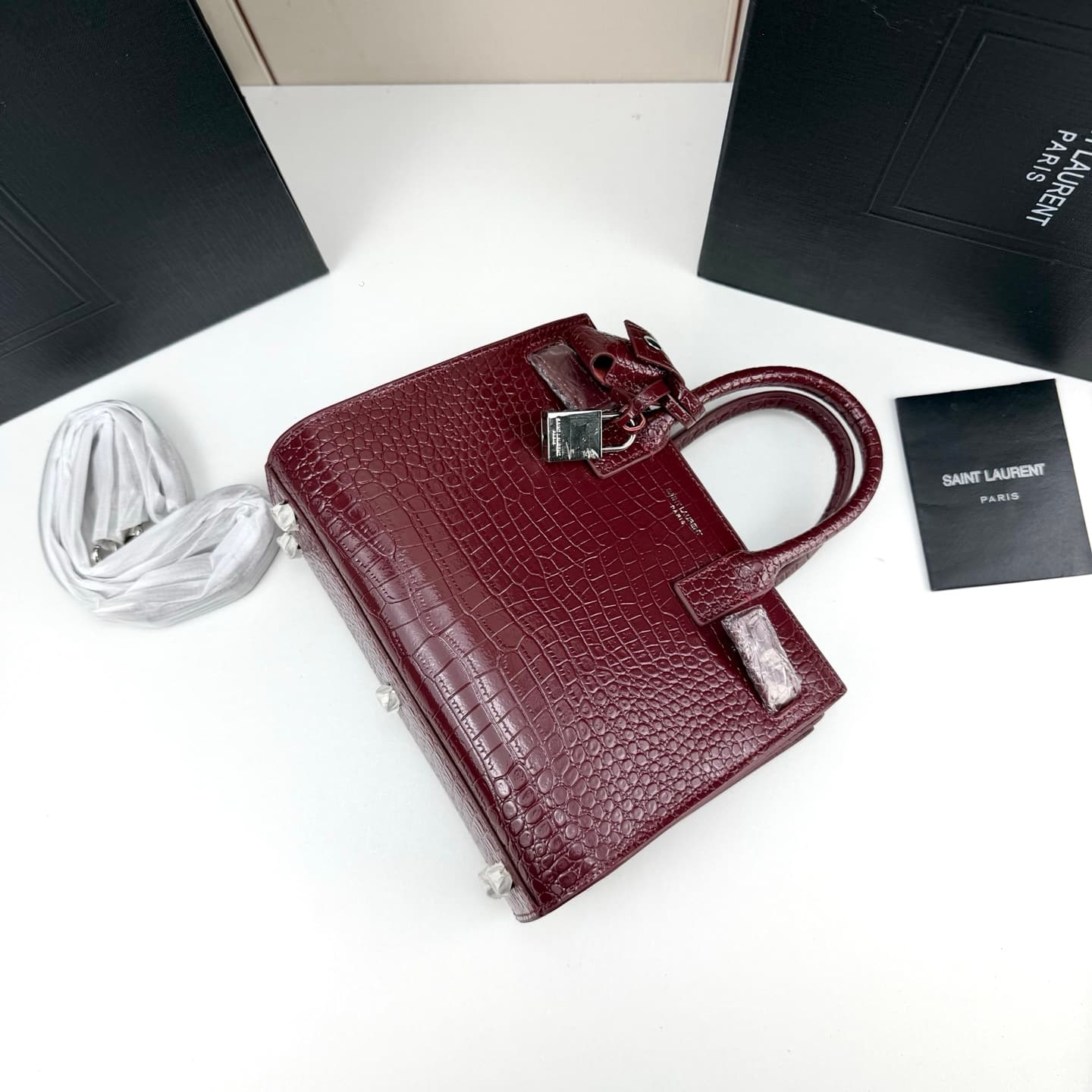 C8538 Iconic SAC DE JOUR handbag style. — image 5