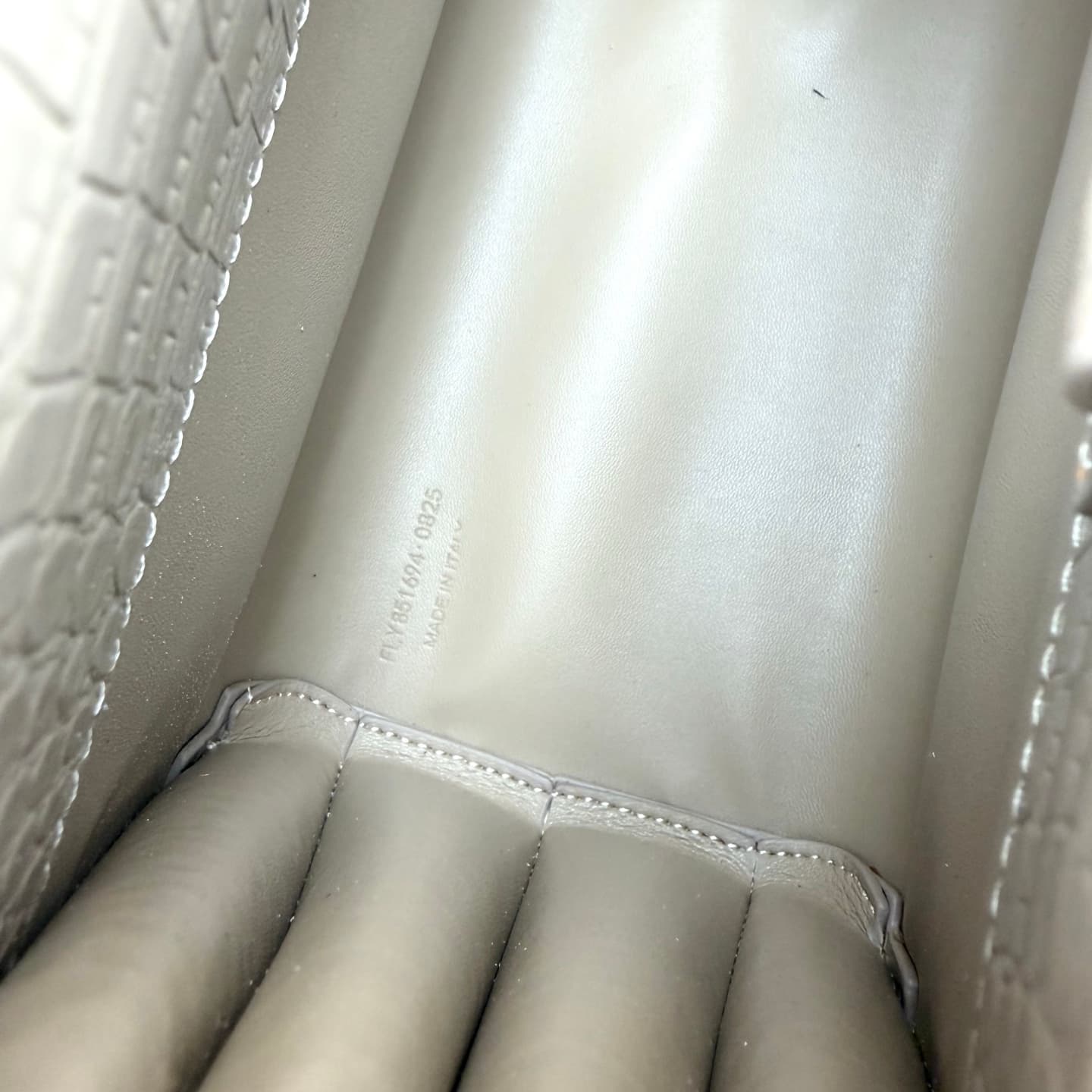 C8537 Iconic SAC DE JOUR handbag style. — image 8
