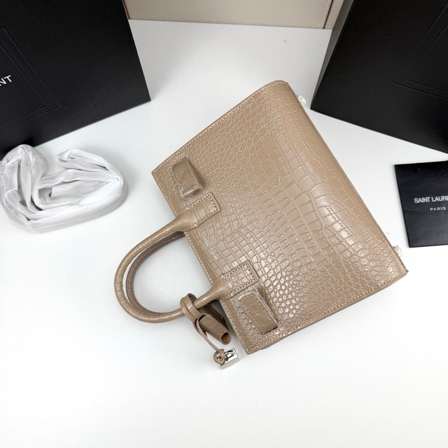 C8537 Iconic SAC DE JOUR handbag style. — image 6