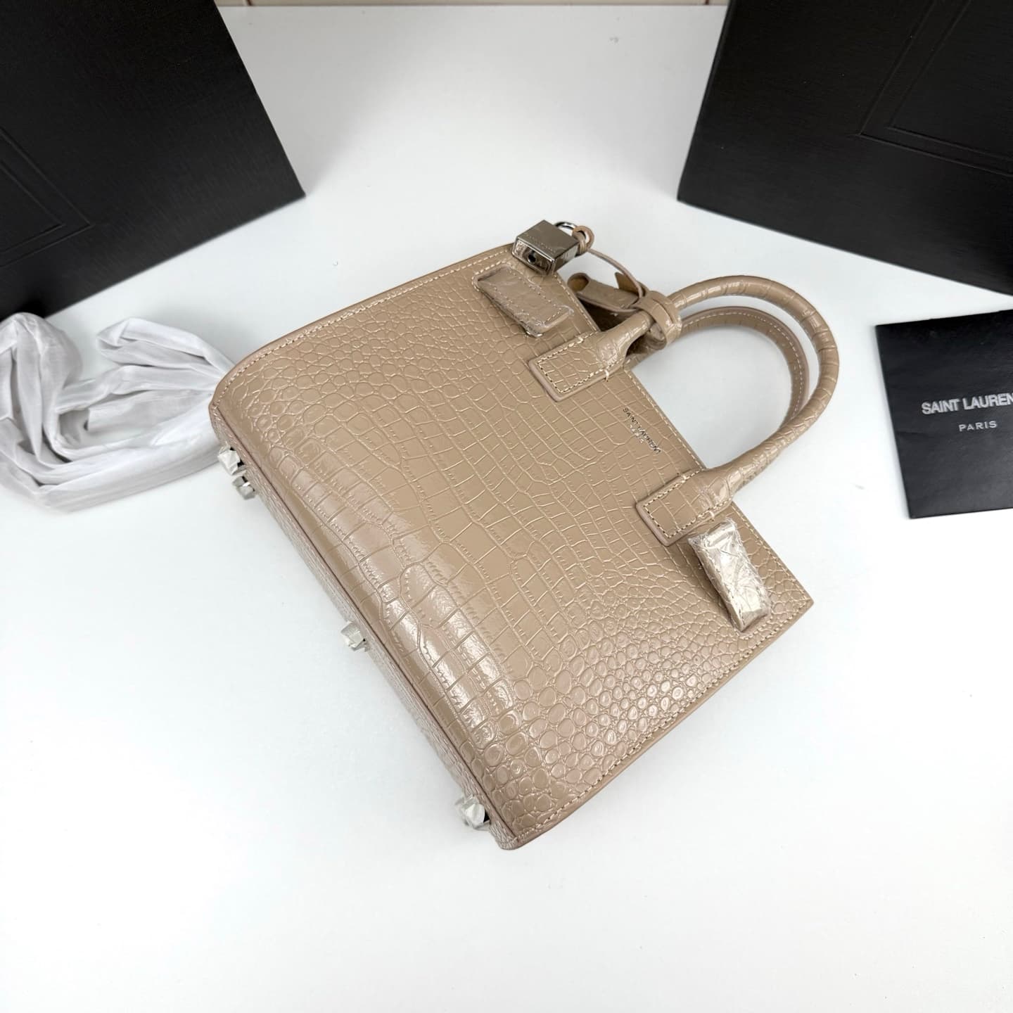 C8537 Iconic SAC DE JOUR handbag style. — image 5