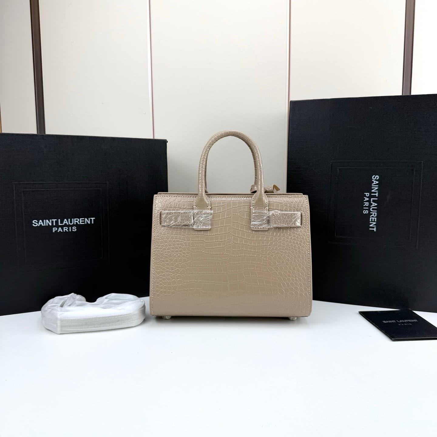 C8537 Iconic SAC DE JOUR handbag style. — image 3