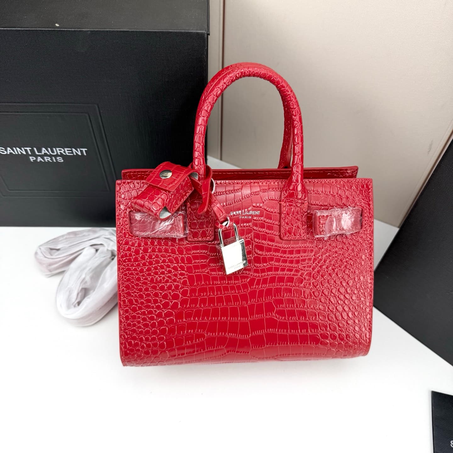 C8536 Iconic SAC DE JOUR handbag style. — image 4