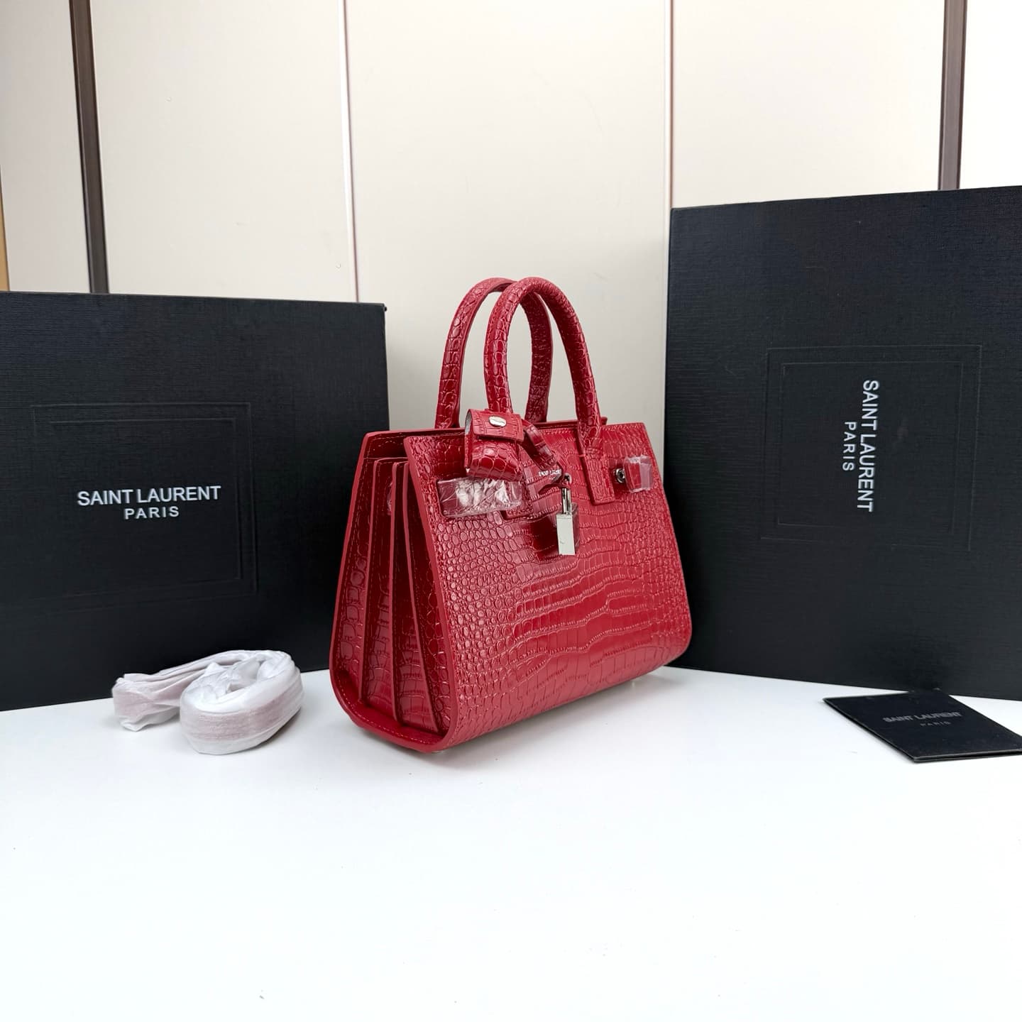 C8536 Iconic SAC DE JOUR handbag style. — image 2