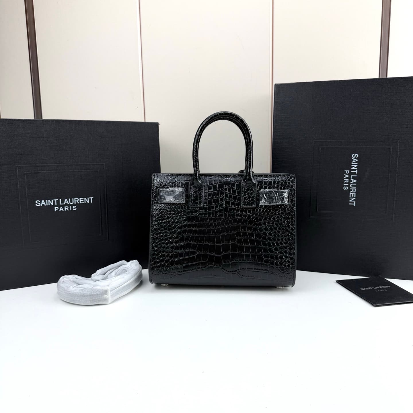 C8535 Iconic SAC DE JOUR handbag style. — image 3