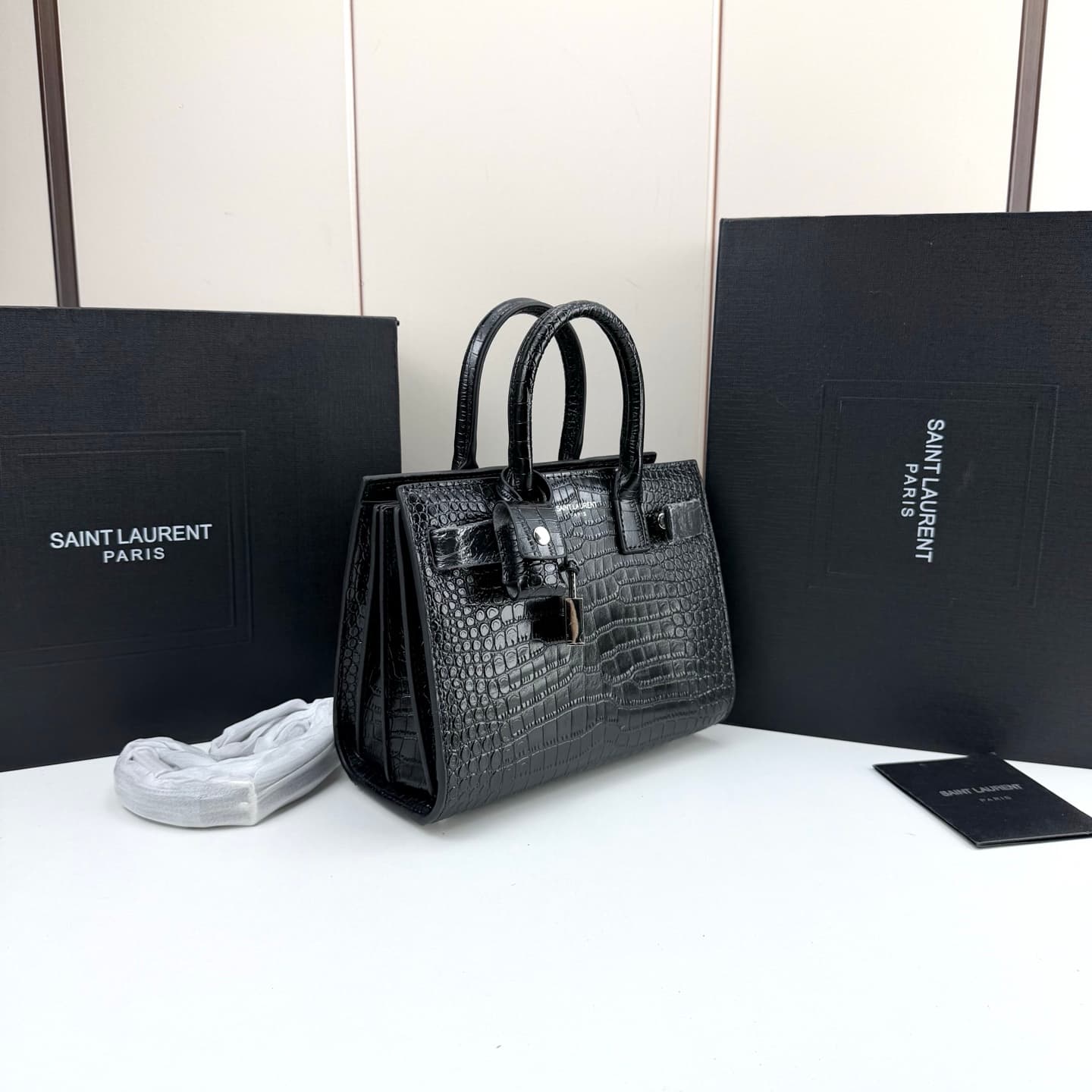 C8535 Iconic SAC DE JOUR handbag style. — image 2
