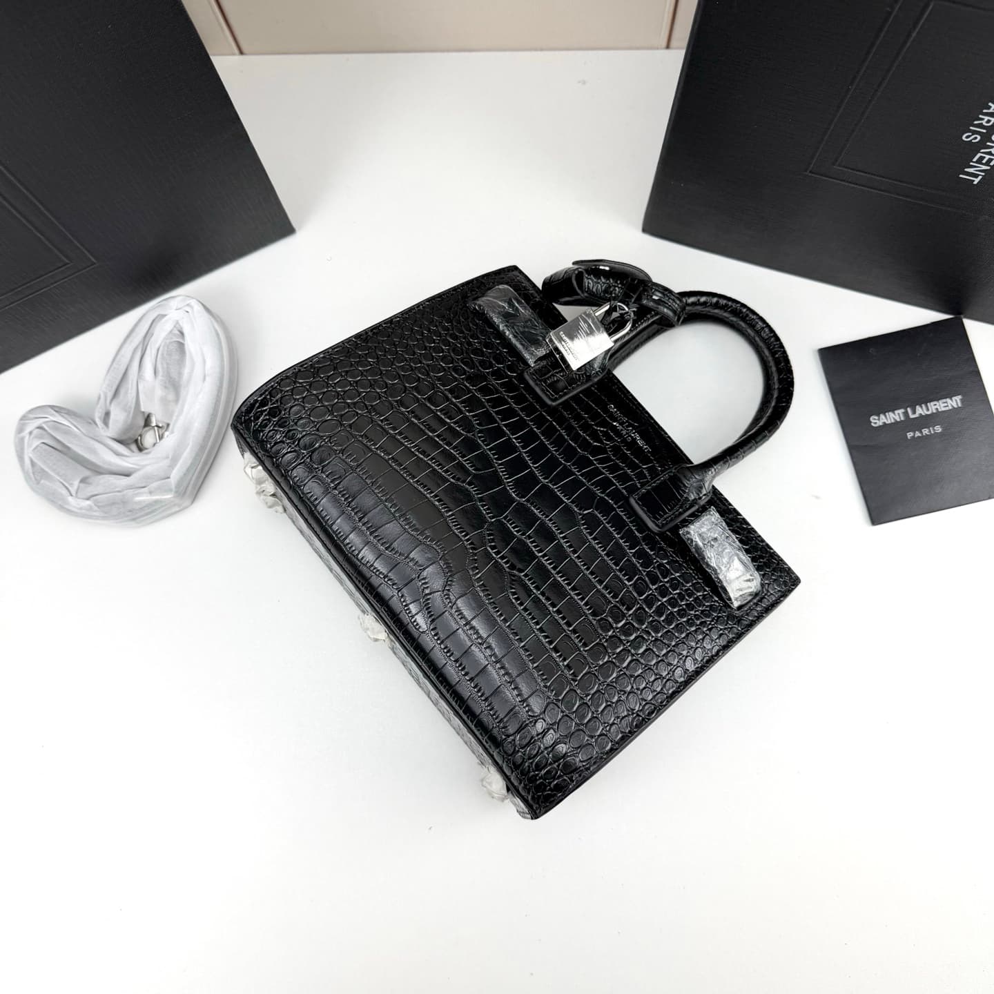 C8535 Iconic SAC DE JOUR handbag style. — image 5