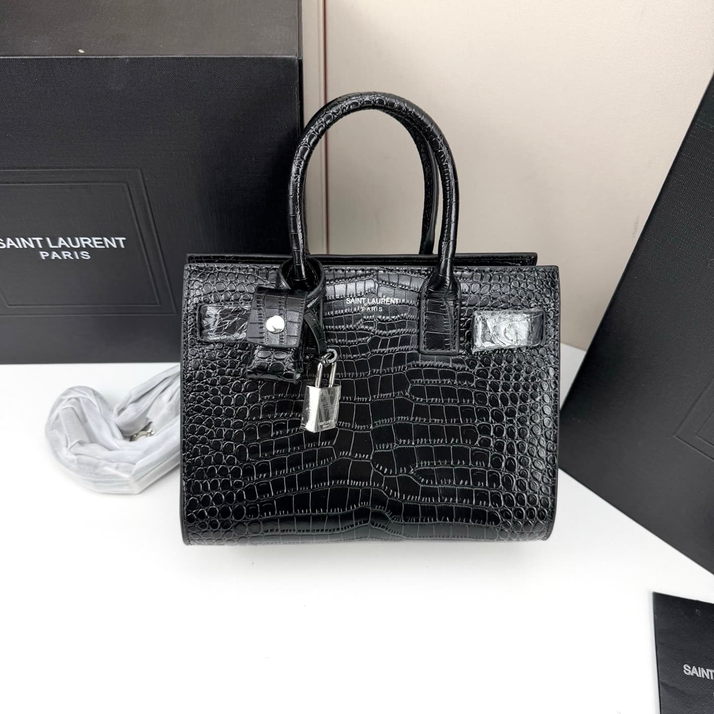 C8535 Iconic SAC DE JOUR handbag style. — image 4