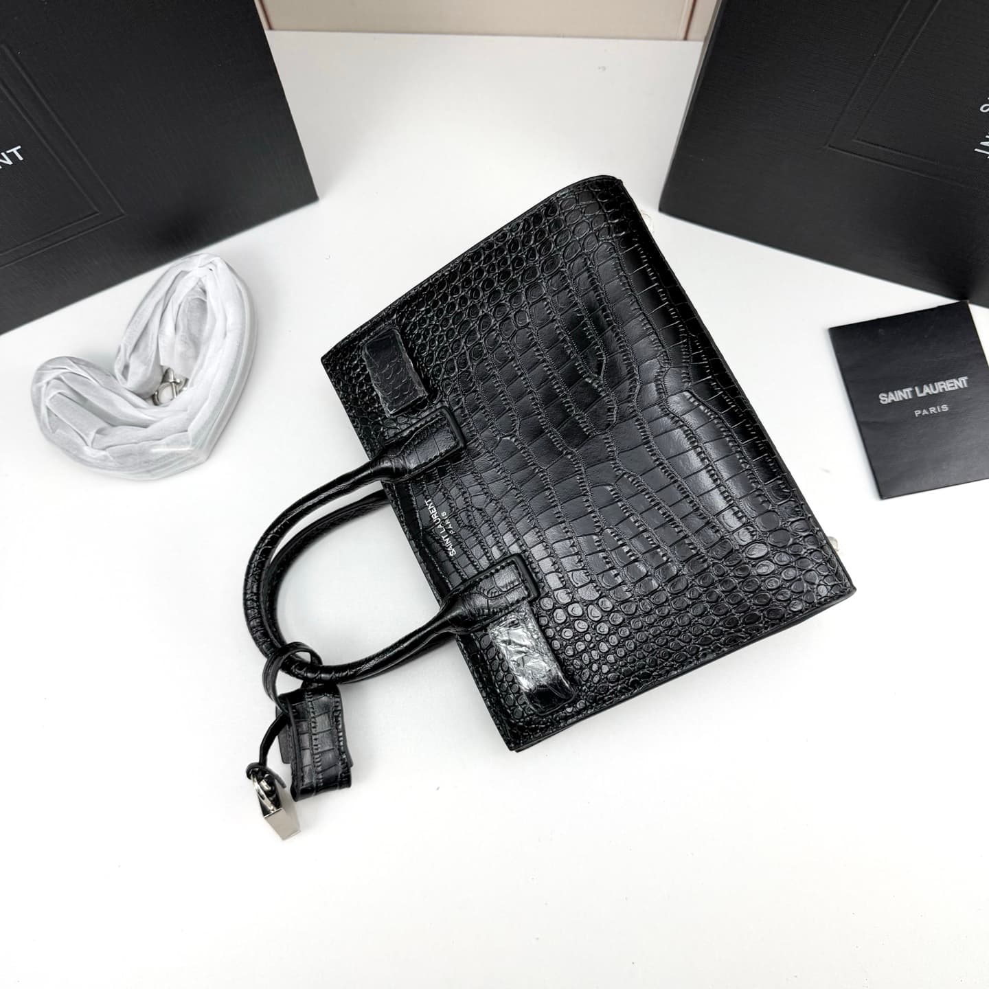 C8535 Iconic SAC DE JOUR handbag style. — image 6