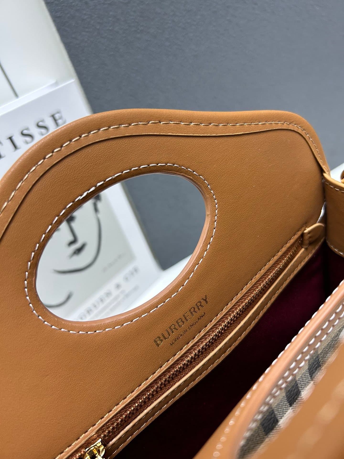 C42 [B Brand] Inspiration-Inspired Tote Bag. Made of leather with selected two-color grid patterns and visible stitching details. It features pockets on the front, and can be carried using a top handle or with detachable shoulder straps. Model number: 832 — image 8
