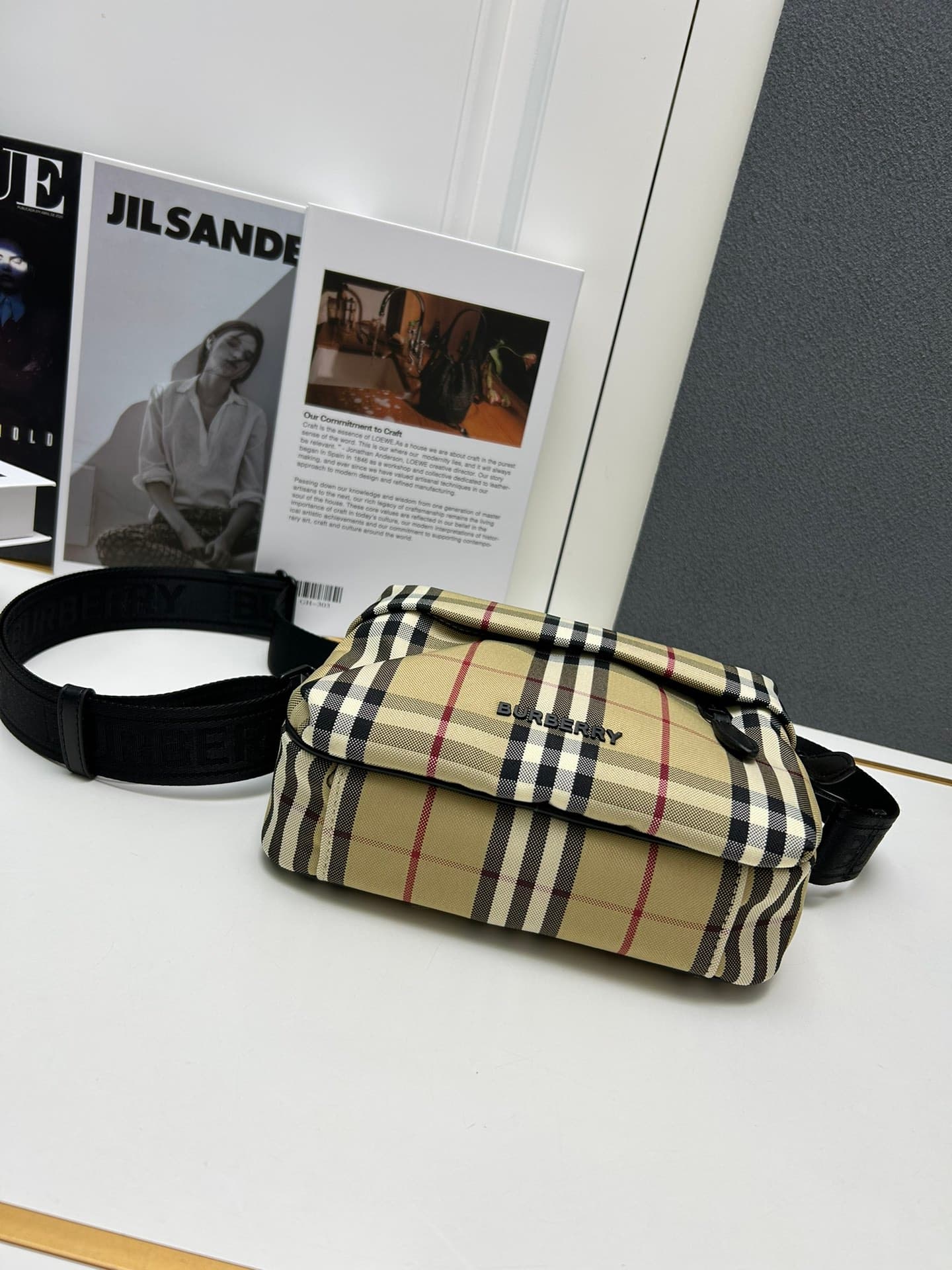 C34 [Brand B] 200: A vibrant decorative bag with a plaid pattern in the “Bur” style. It features a belt with a brand logo embroidery. Adjustable diagonal shoulder strap; a zipper pocket on the outside; a external pocket on 1 that opens using magnetic fast — image 4