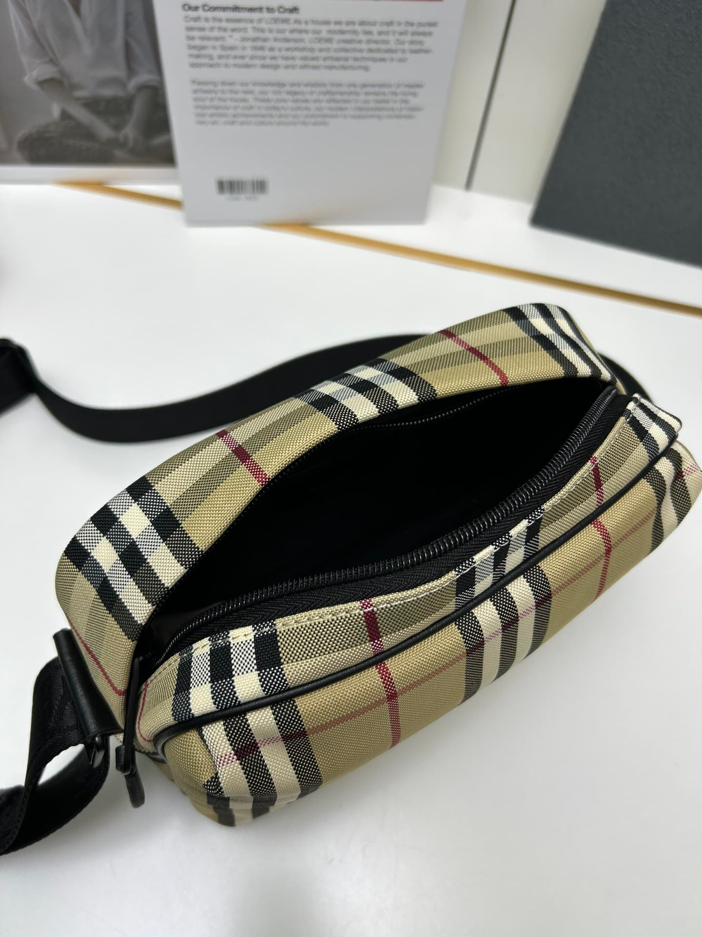 C34 [Brand B] 200: A vibrant decorative bag with a plaid pattern in the “Bur” style. It features a belt with a brand logo embroidery. Adjustable diagonal shoulder strap; a zipper pocket on the outside; a external pocket on 1 that opens using magnetic fast — image 8