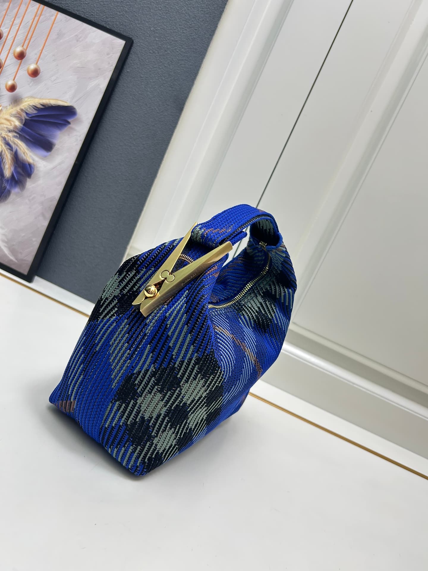 C41 ¥ Burberry’s latest lunchbox bags — image 3