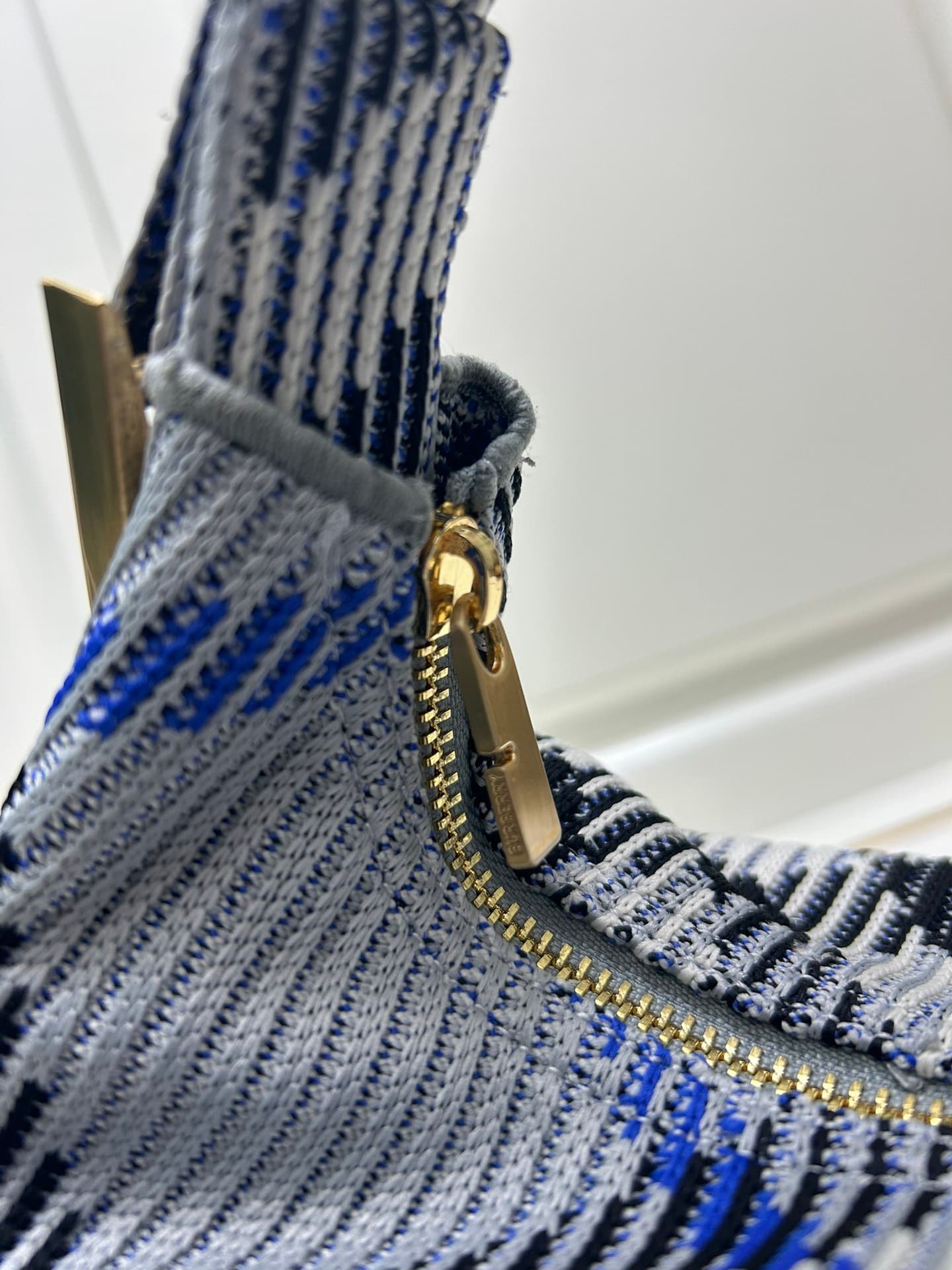 C40 ¥ Burberry’s latest lunchbox bags — image 5