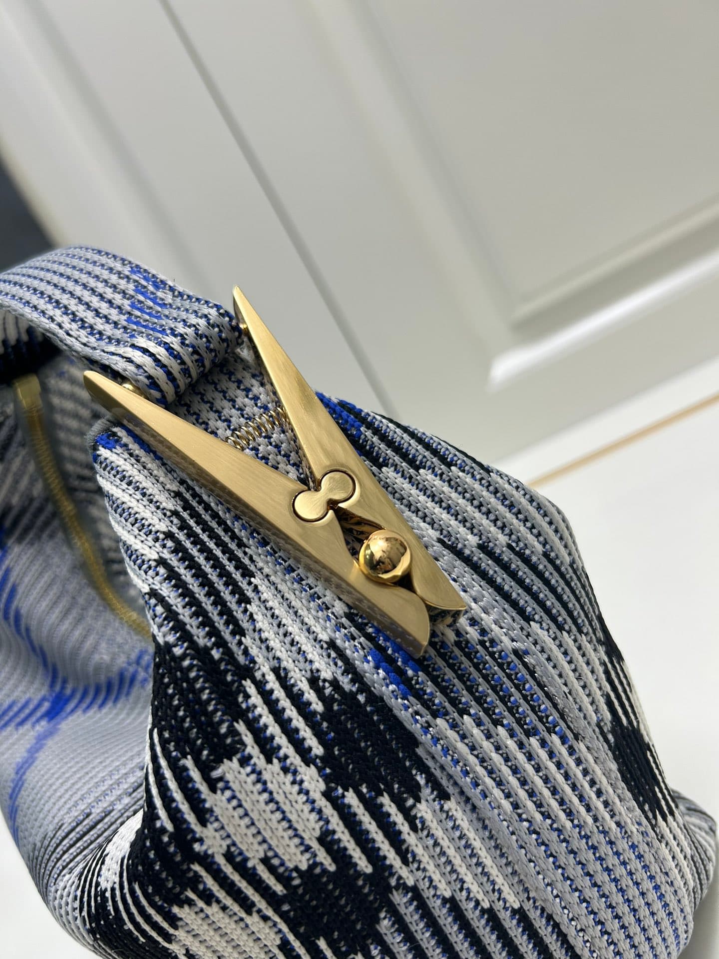 C40 ¥ Burberry’s latest lunchbox bags — image 4