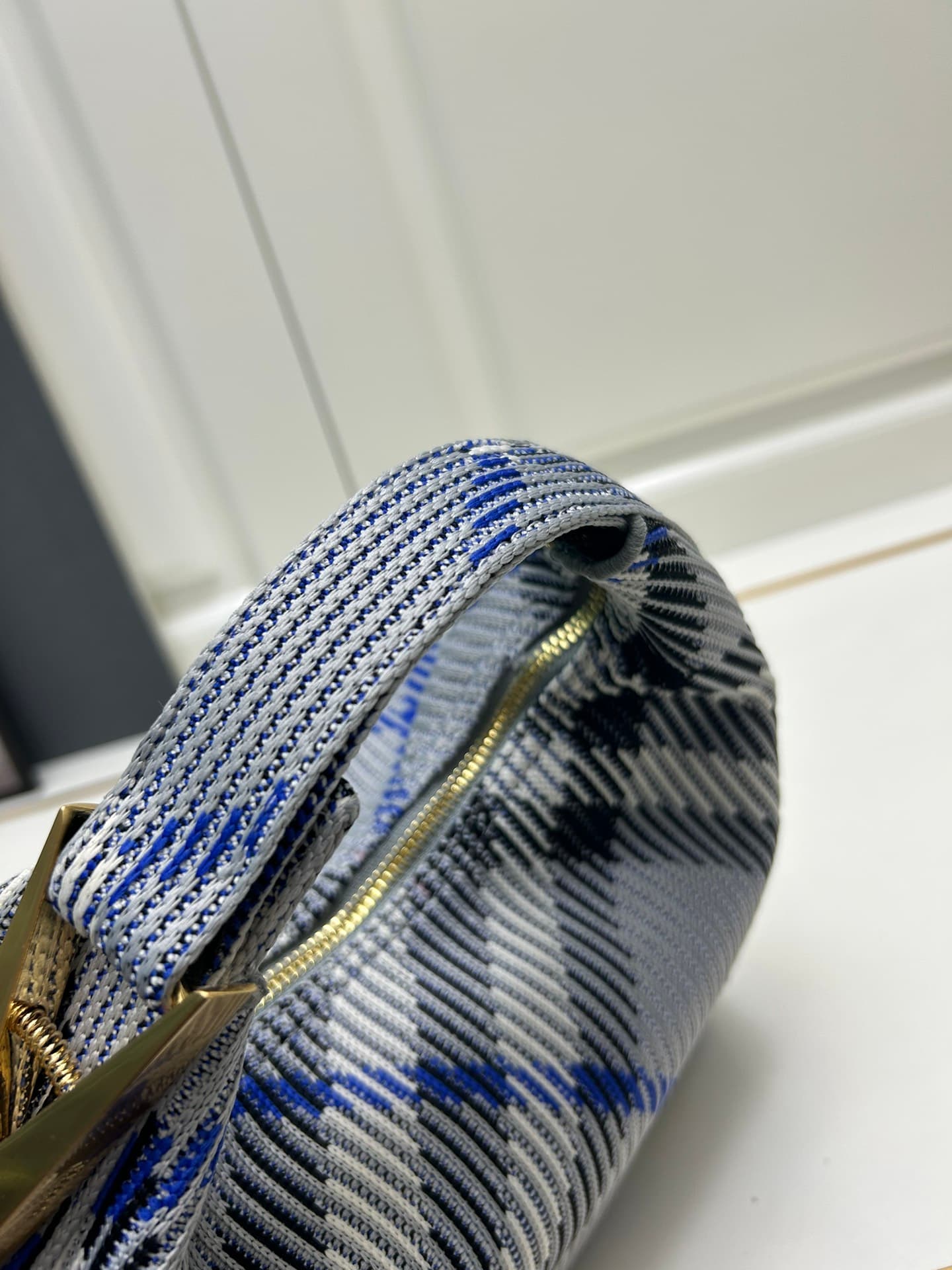 C40 ¥ Burberry’s latest lunchbox bags — image 6