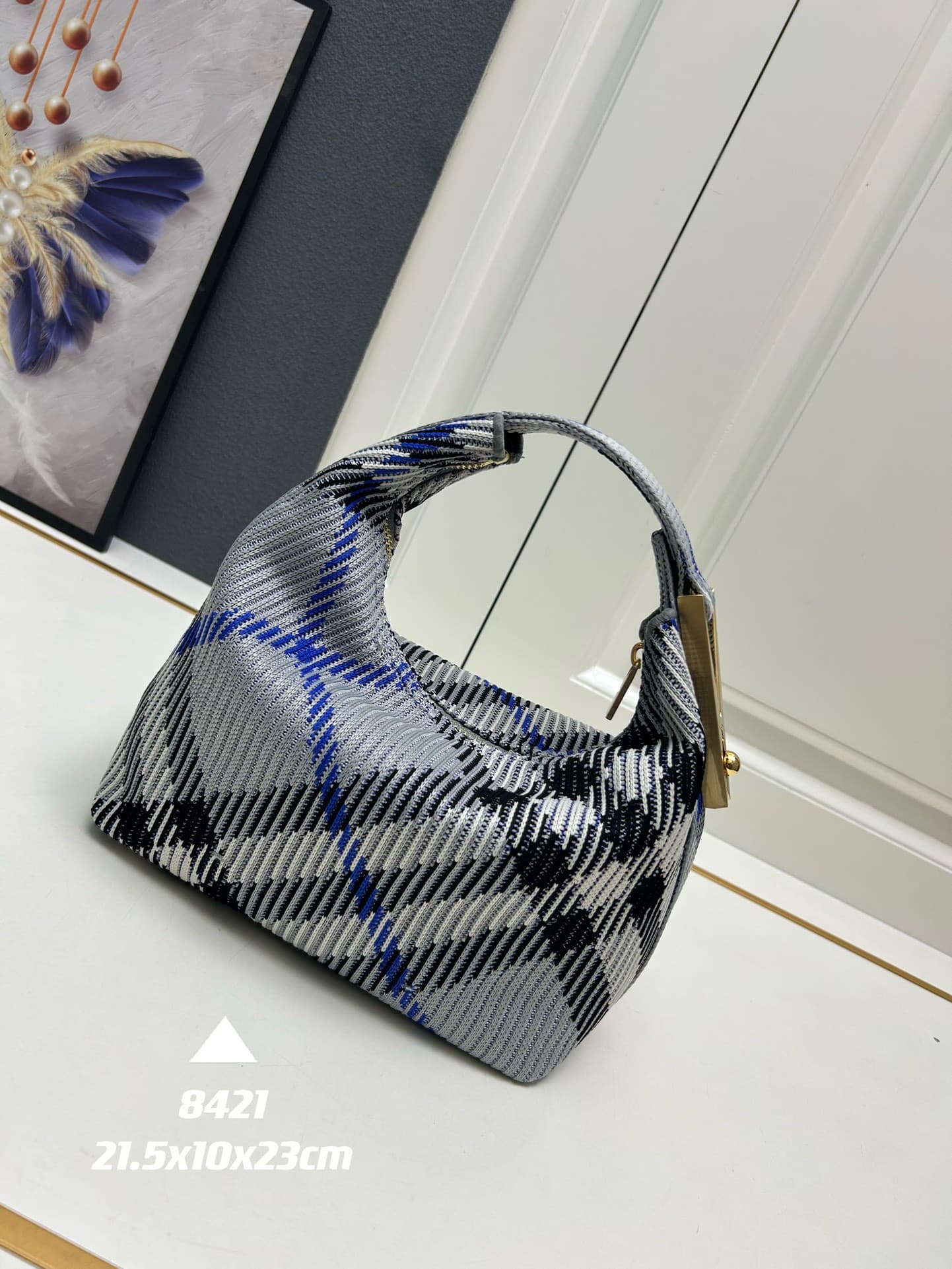 C40 ¥ Burberry’s latest lunchbox bags — image 2
