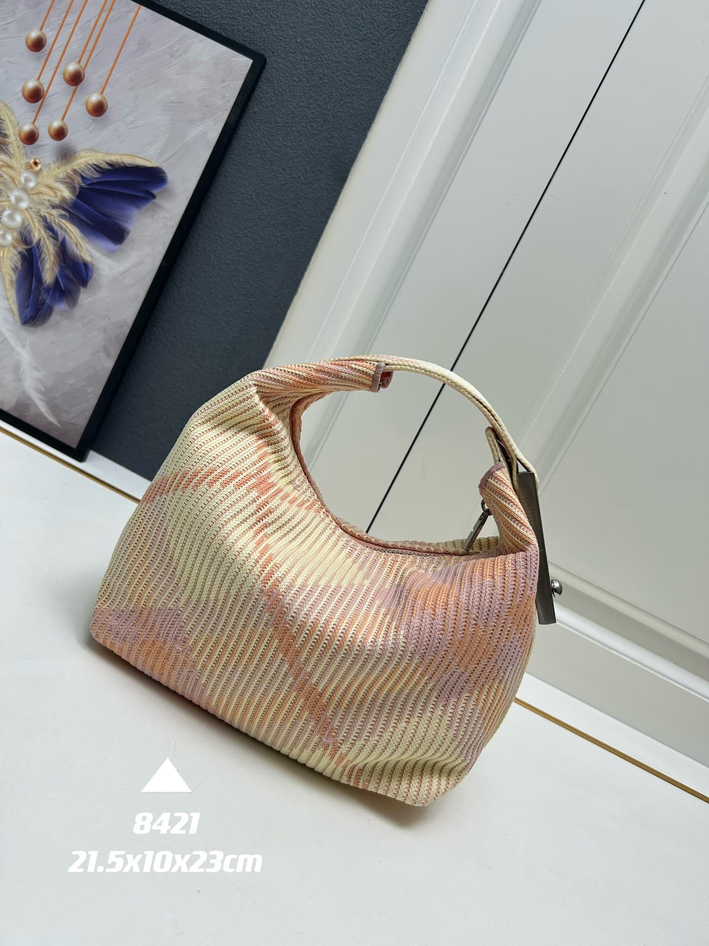 C39 ¥ Burberry’s latest lunchbox bags — image 2