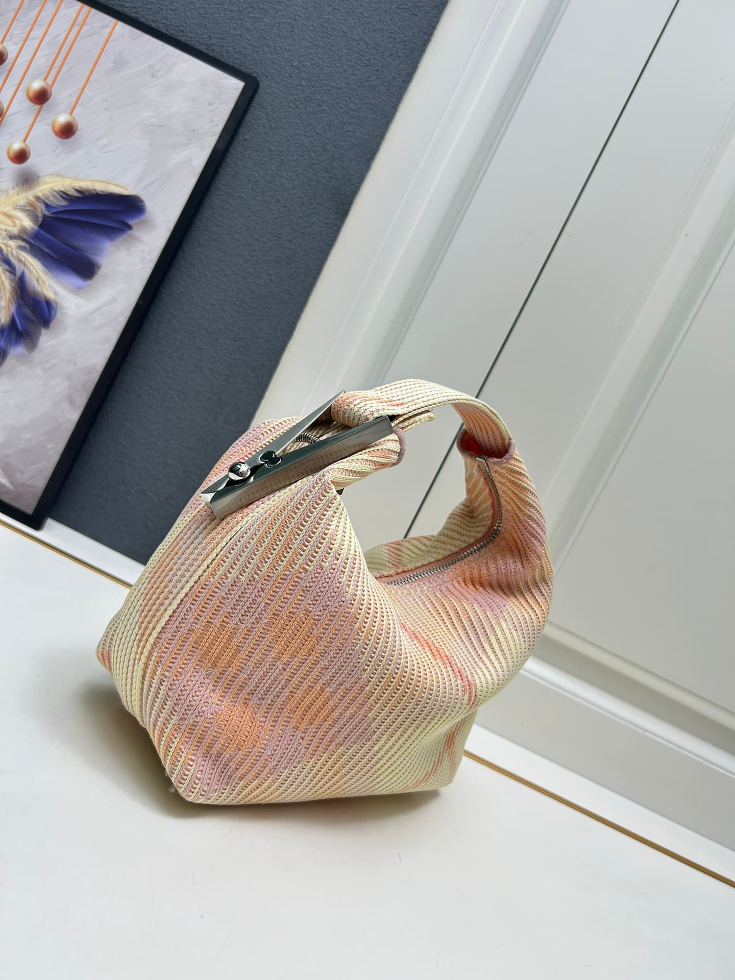 C39 ¥ Burberry’s latest lunchbox bags — image 3