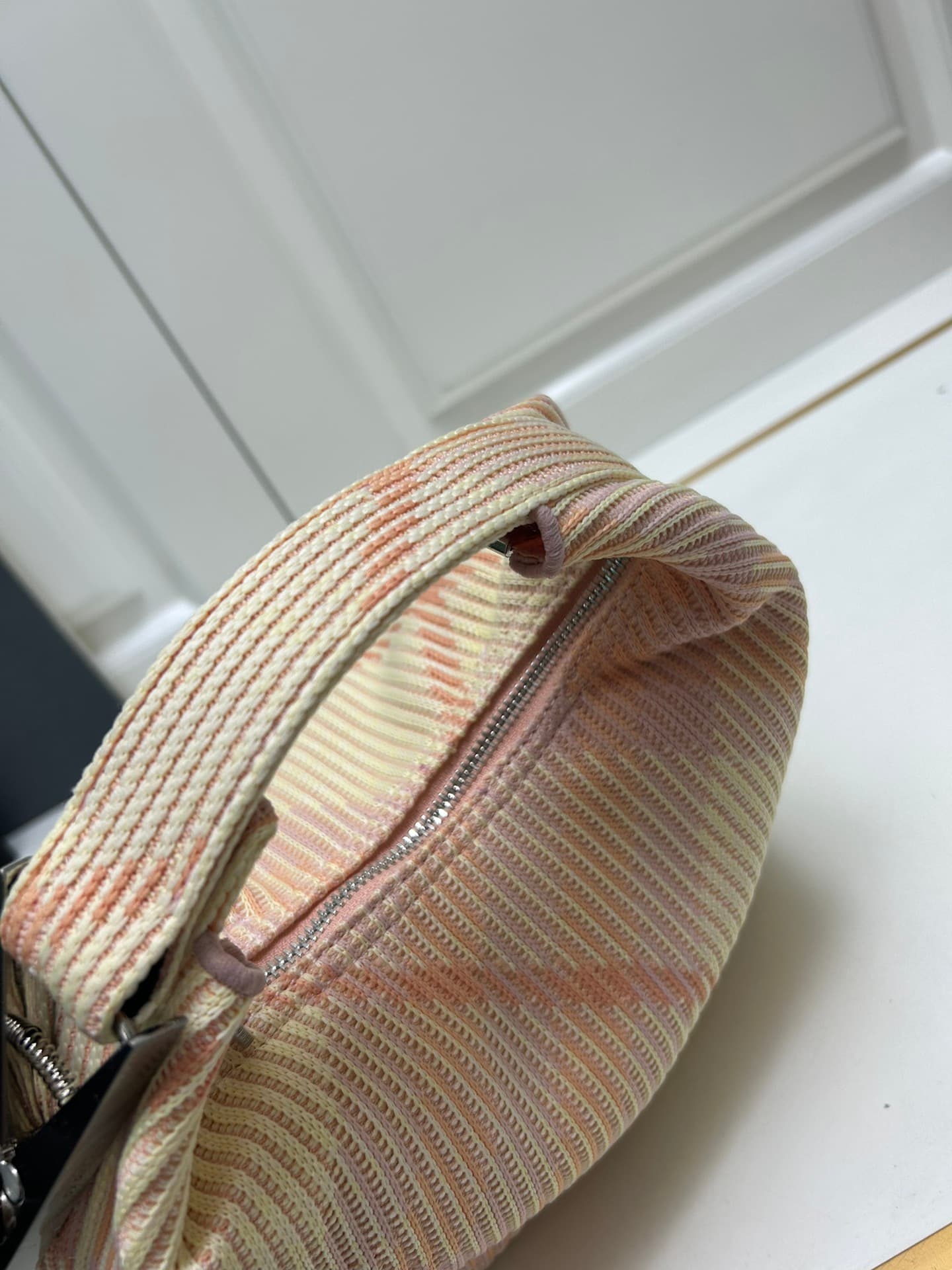 C39 ¥ Burberry’s latest lunchbox bags — image 7